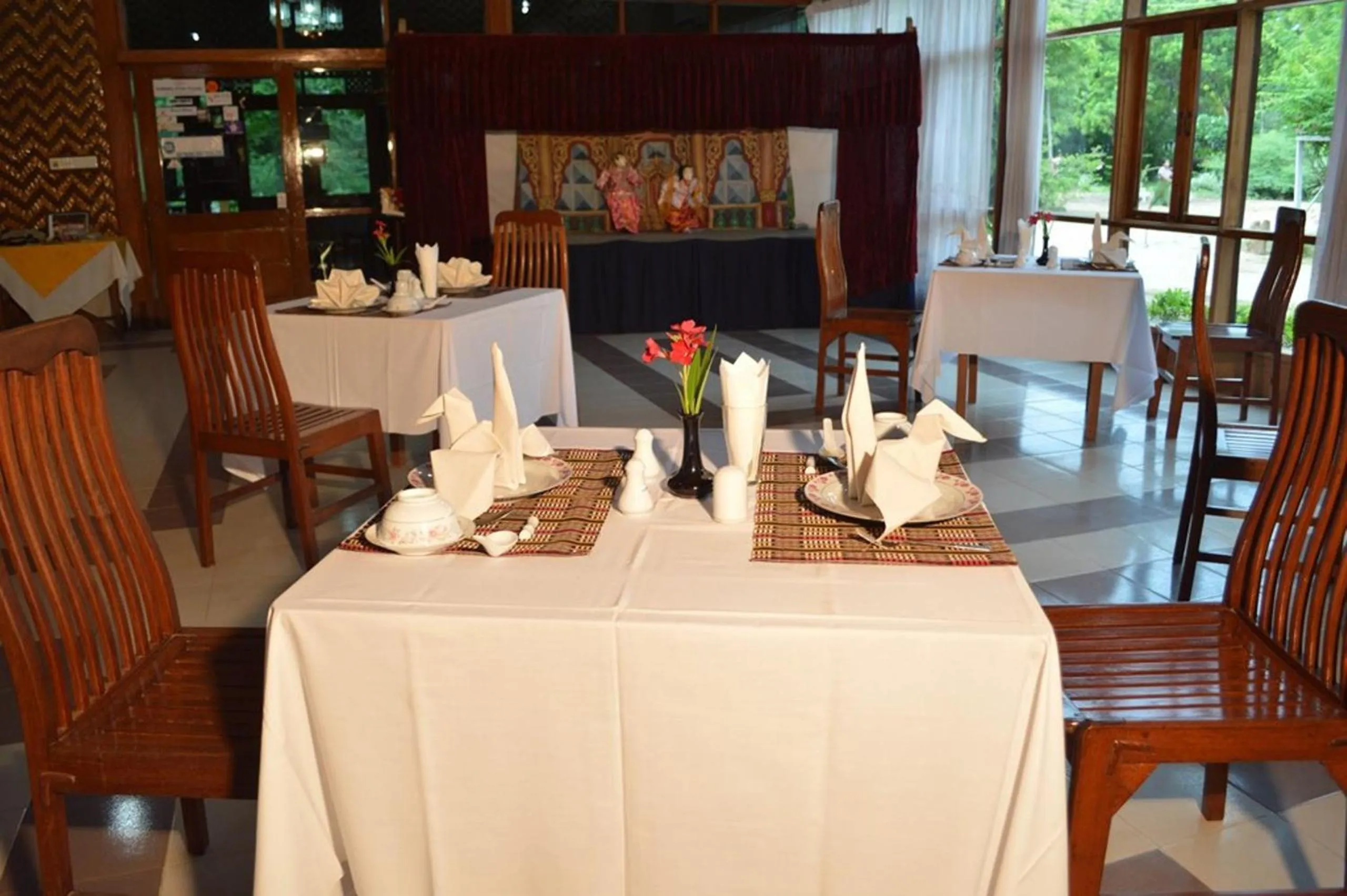 Restaurant/places to eat in Ruby True Hotel