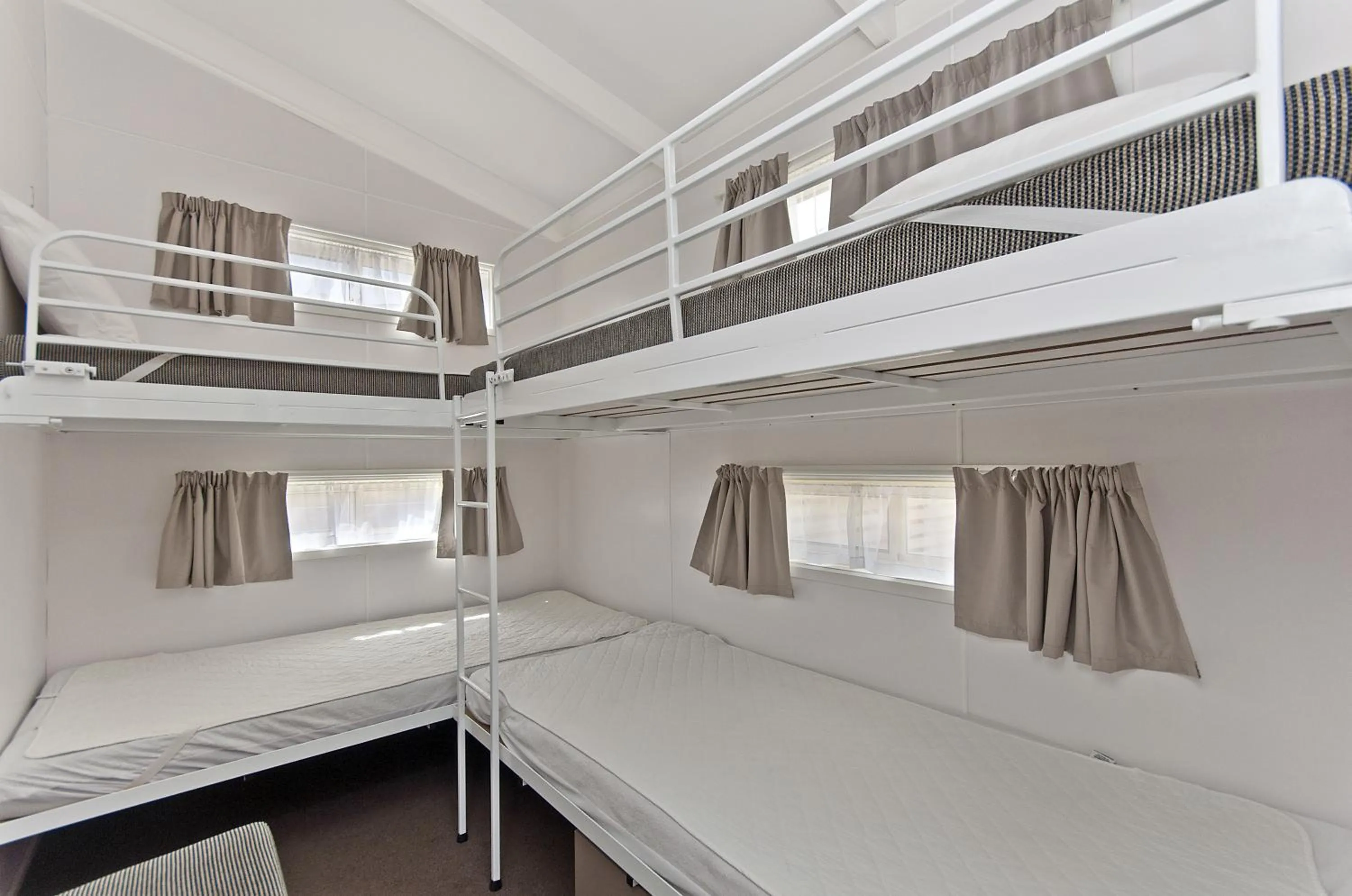 bunk bed, Bed in Gum Tree Caravan Park