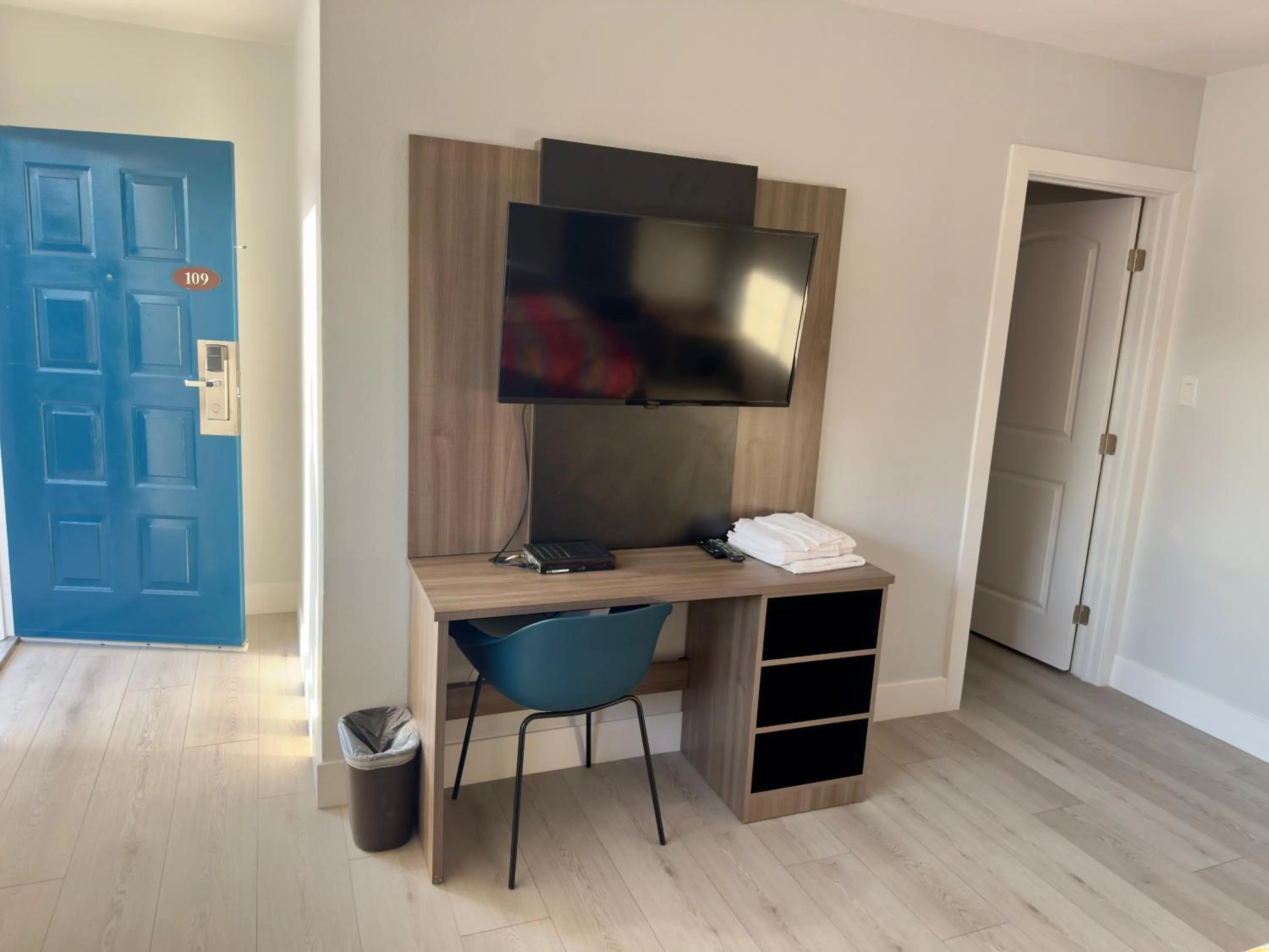 TV and multimedia in Keystone Motel