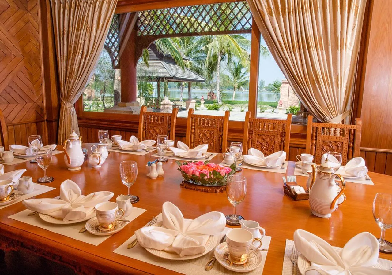 Restaurant/places to eat in KMA Kaytumadi Hotel