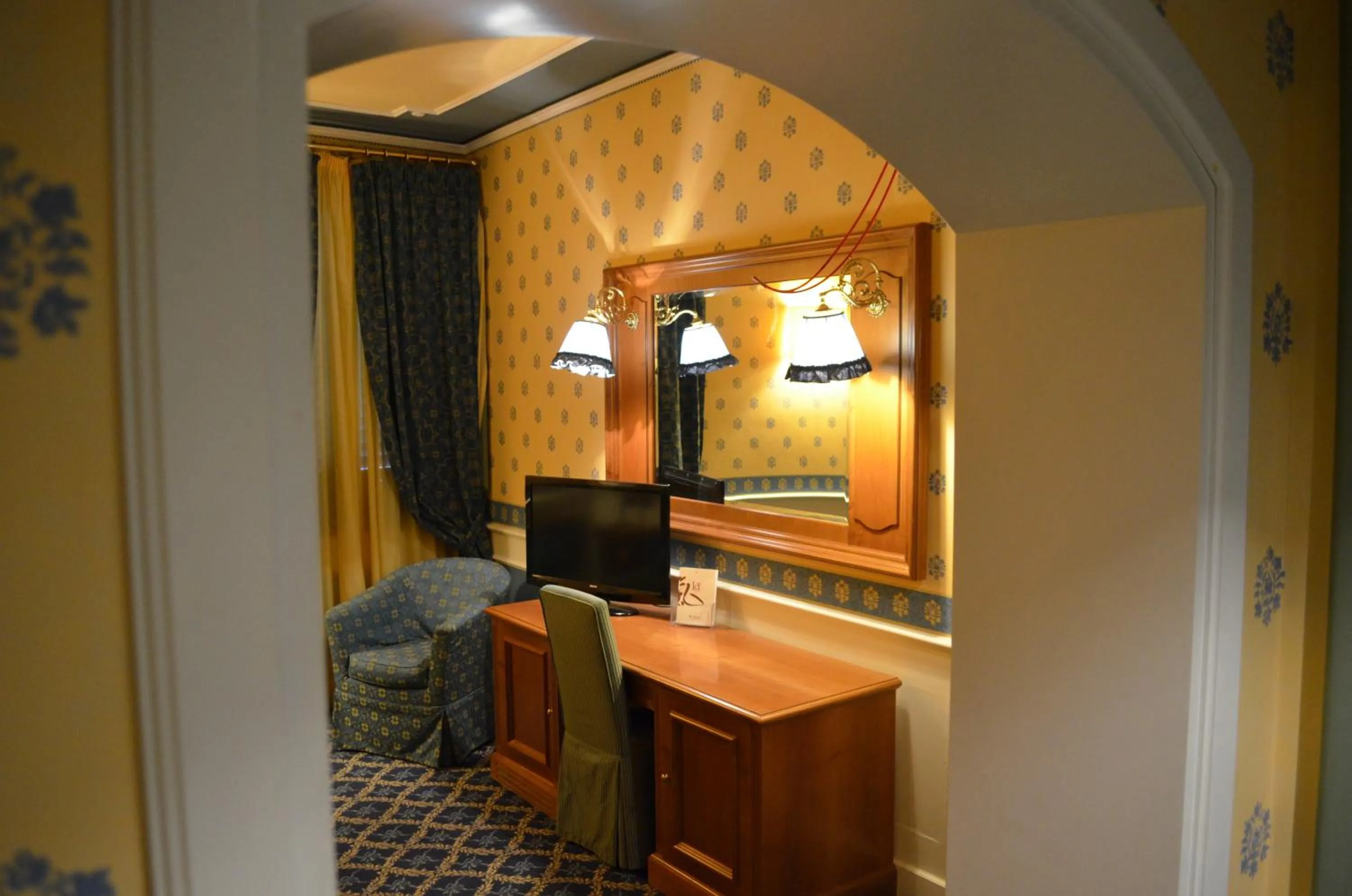 TV and multimedia in Grand Hotel Nizza Et Suisse