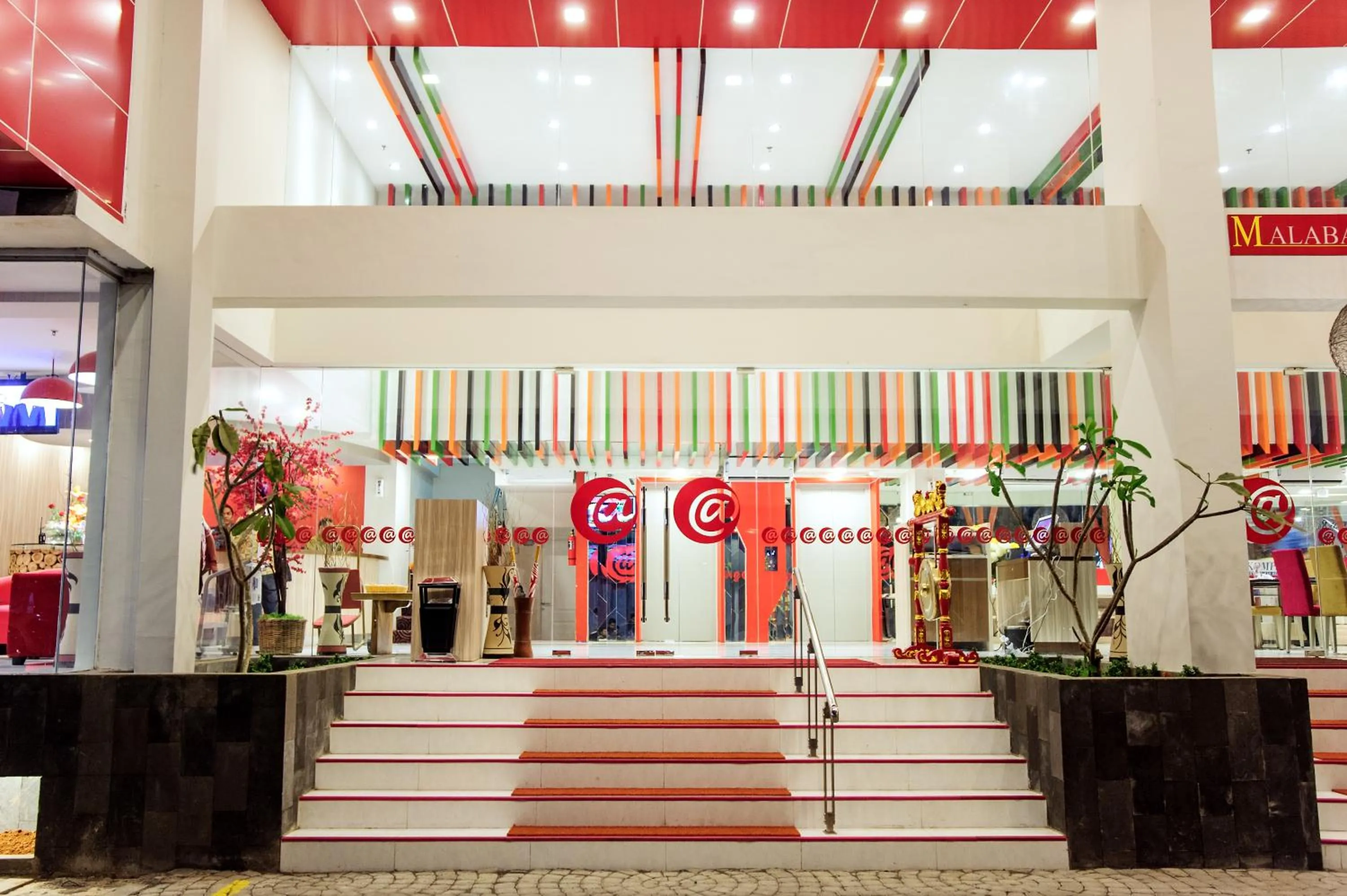 Facade/entrance in HOM Hotel Kudus by Horison Group