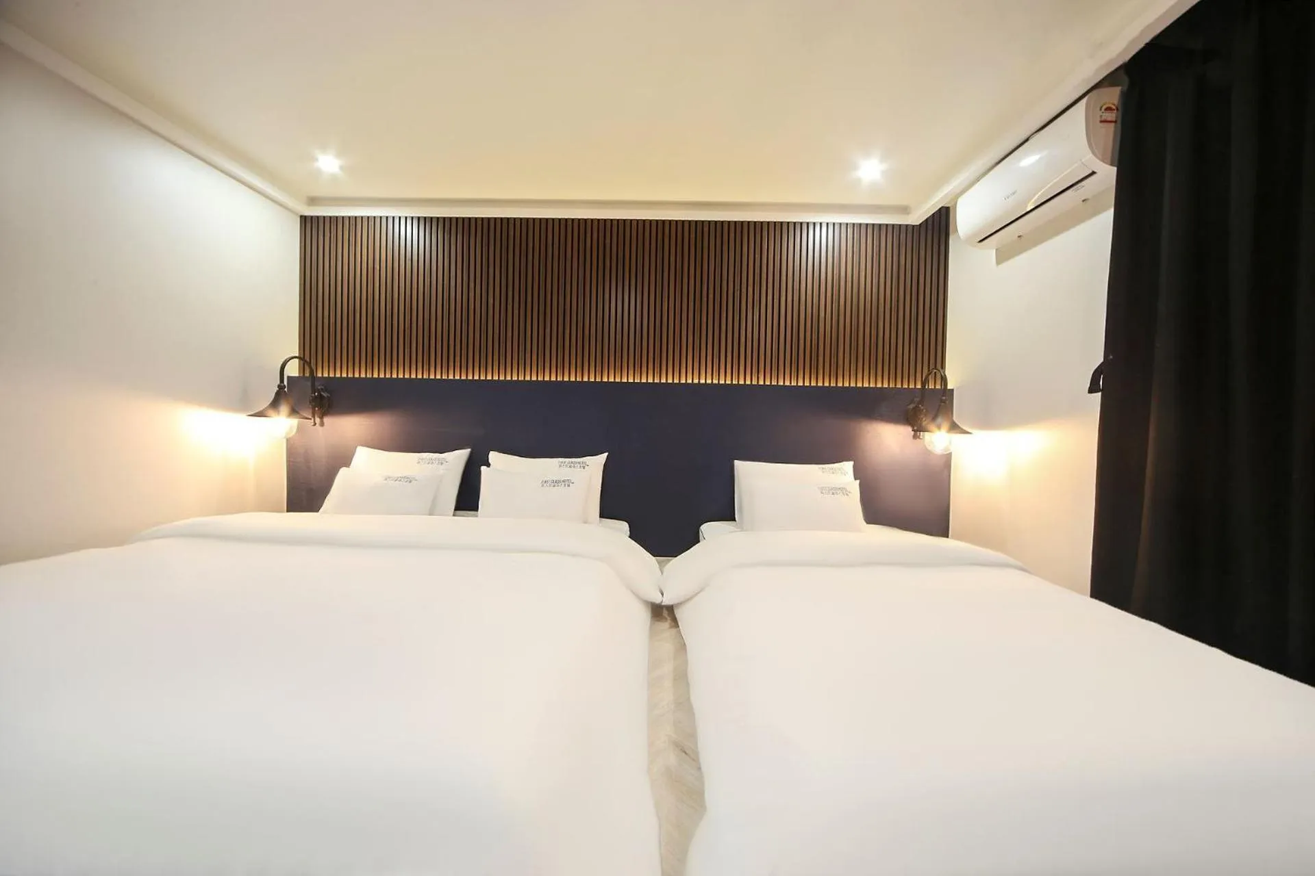 Bed in Masan First Class Hotel