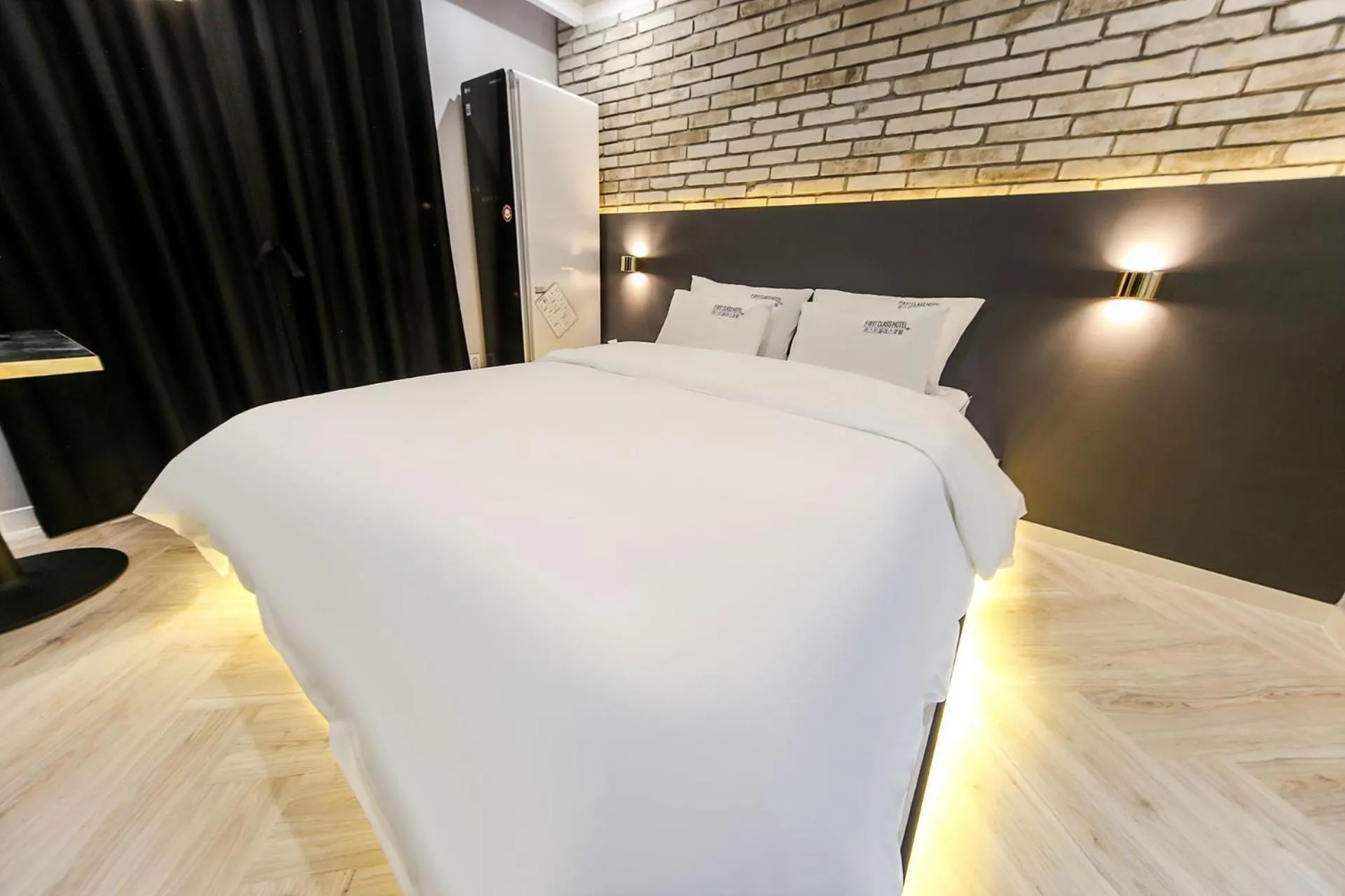 Bed in Masan First Class Hotel