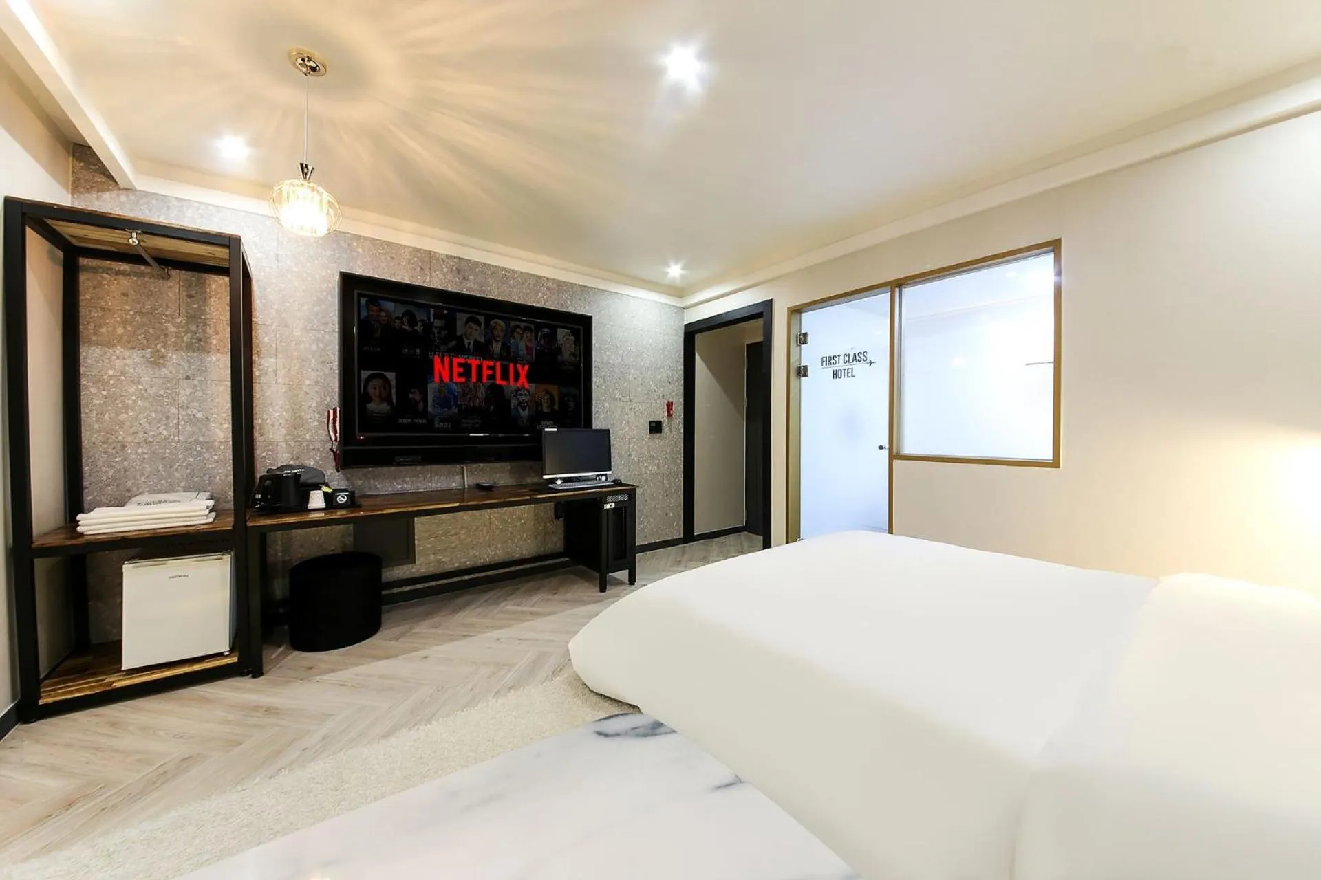 Bed in Masan First Class Hotel