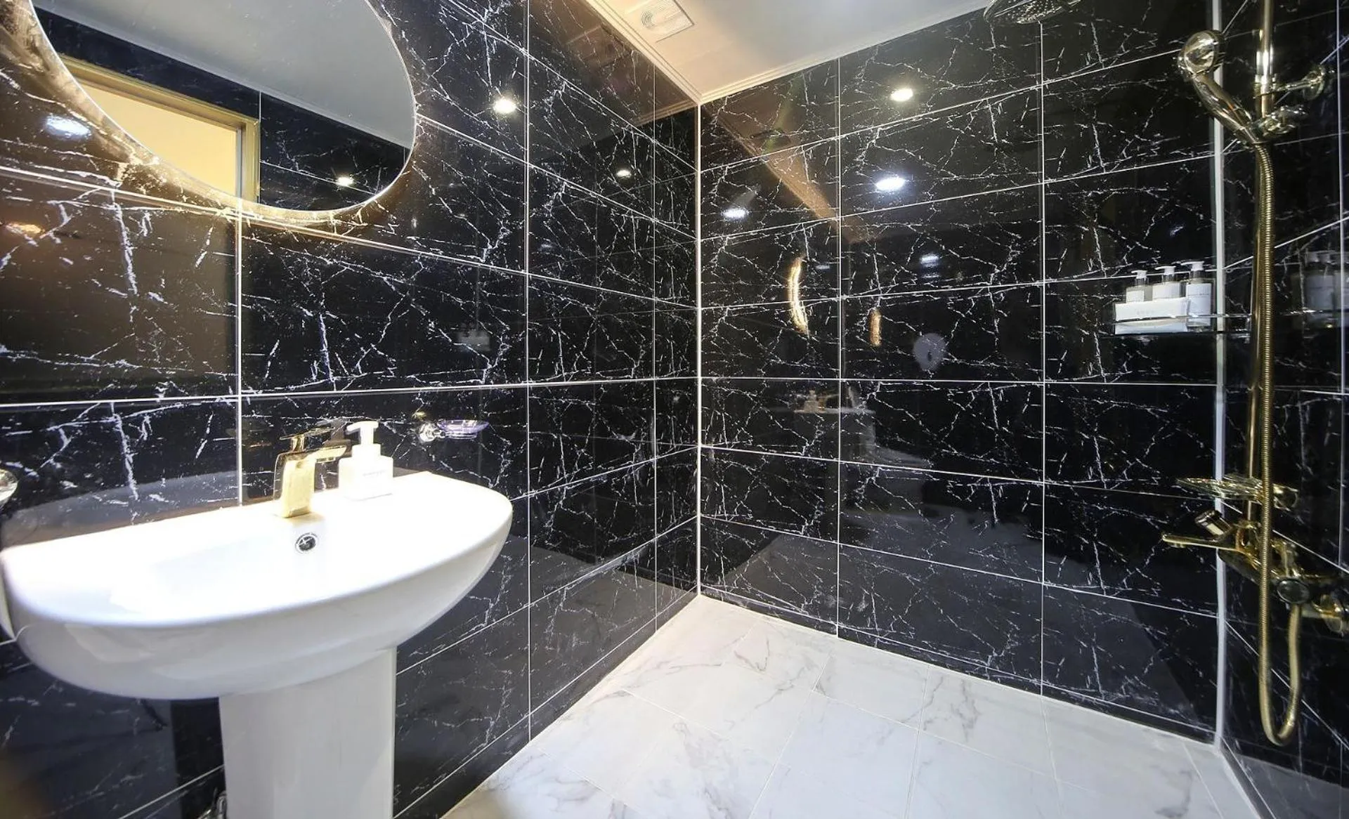 Masan First Class Hotel