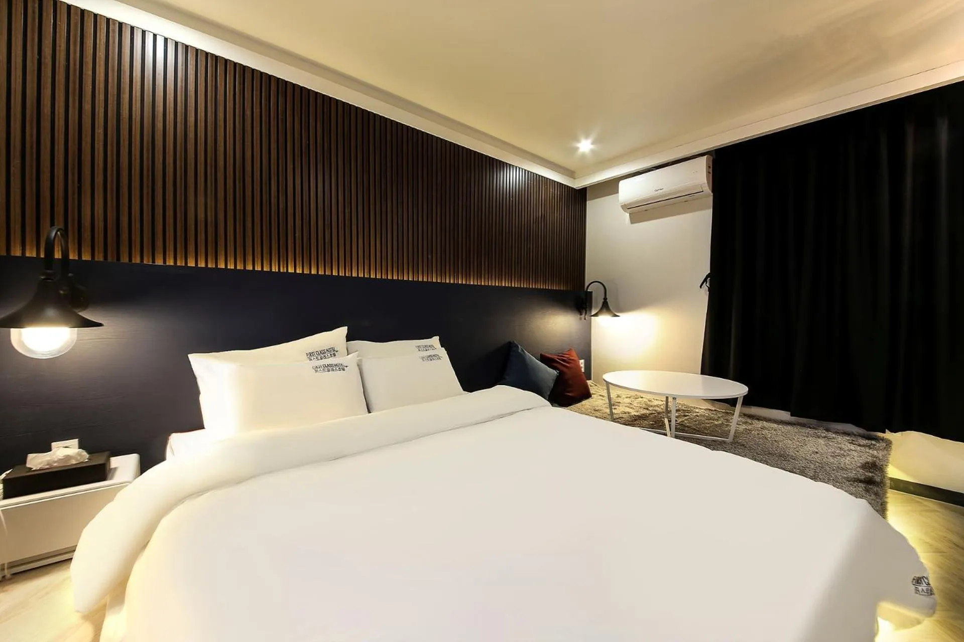 Bed in Masan First Class Hotel