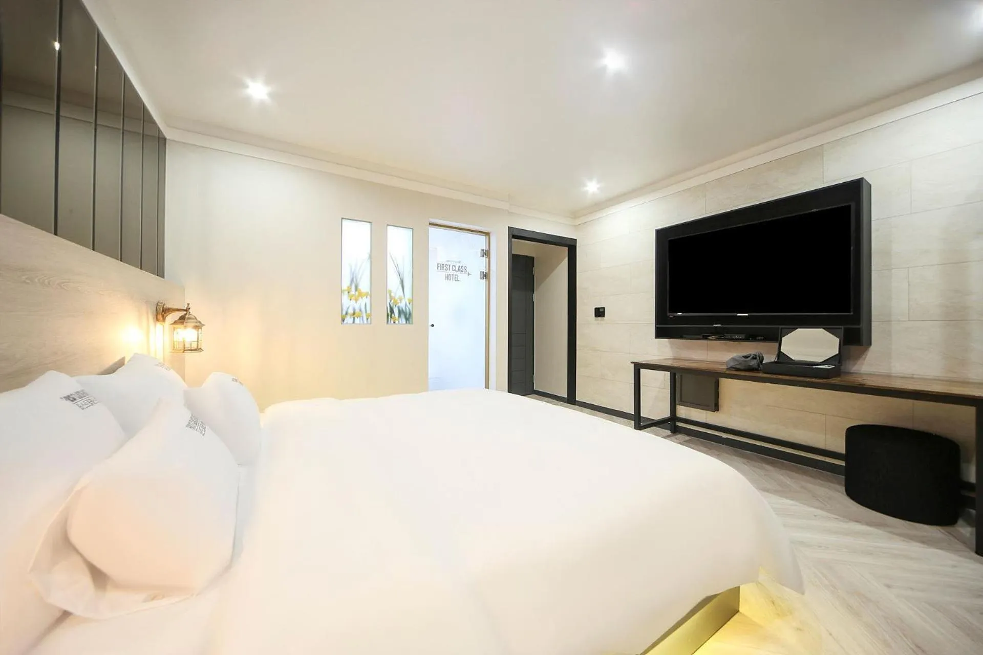 Bed in Masan First Class Hotel