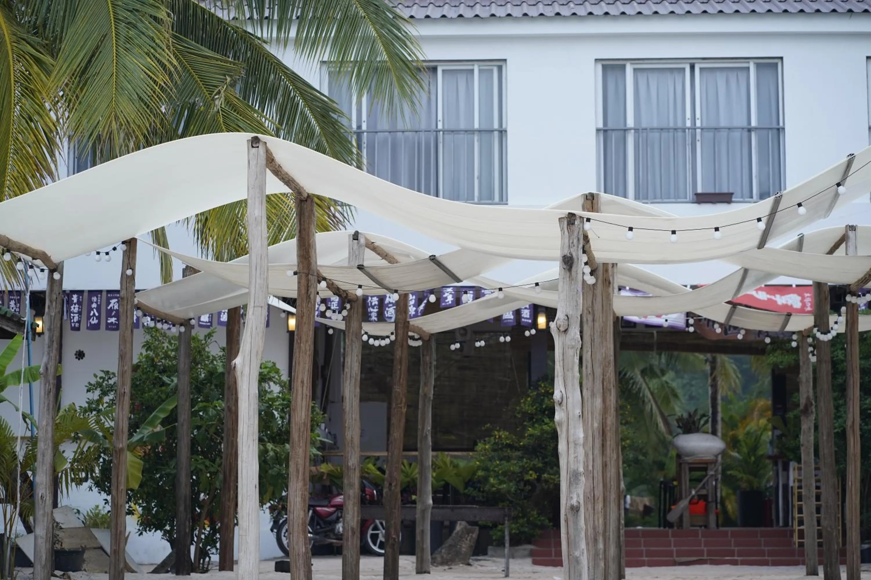 WHITE SAND ARK RESORT