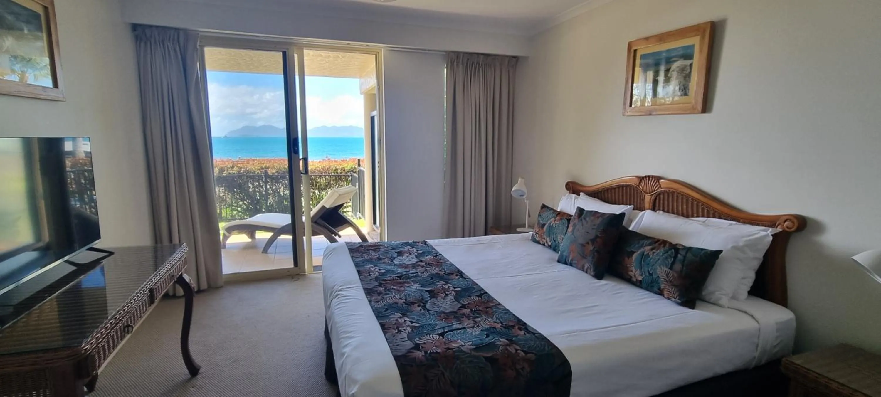 Bed in Rose Bay Resort