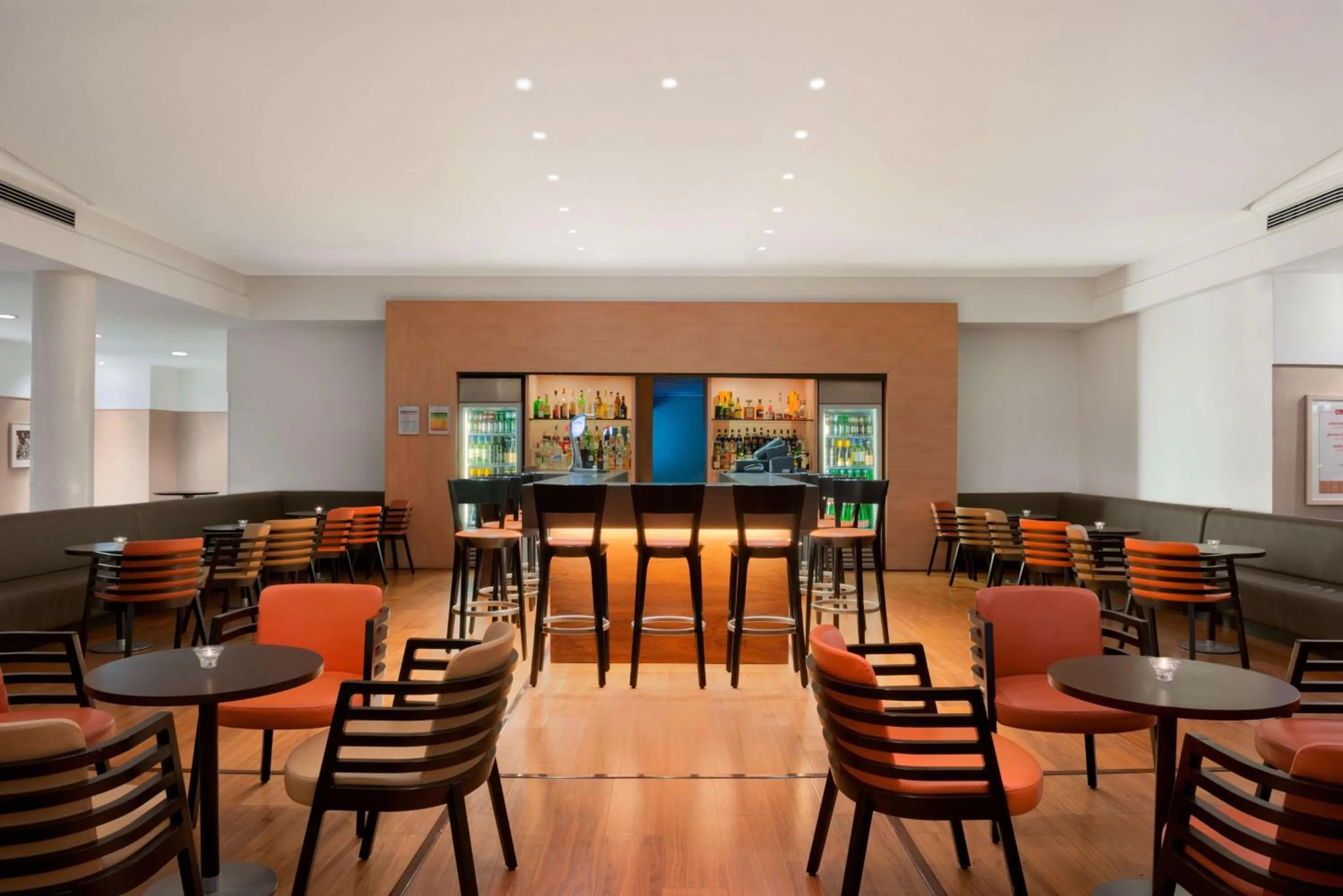 Lounge or bar in Hilton Garden Inn Rome Airport