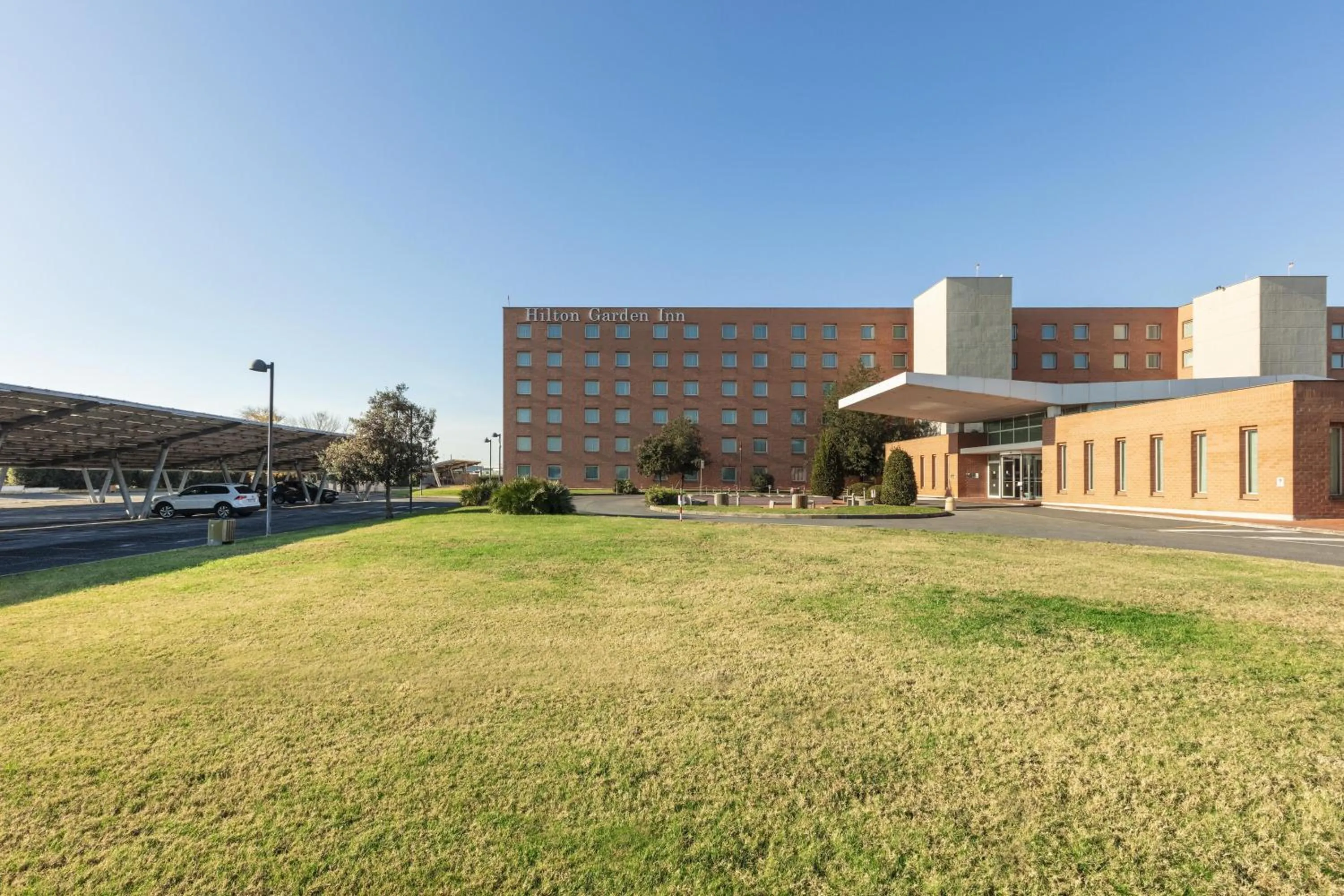 Property building in Hilton Garden Inn Rome Airport