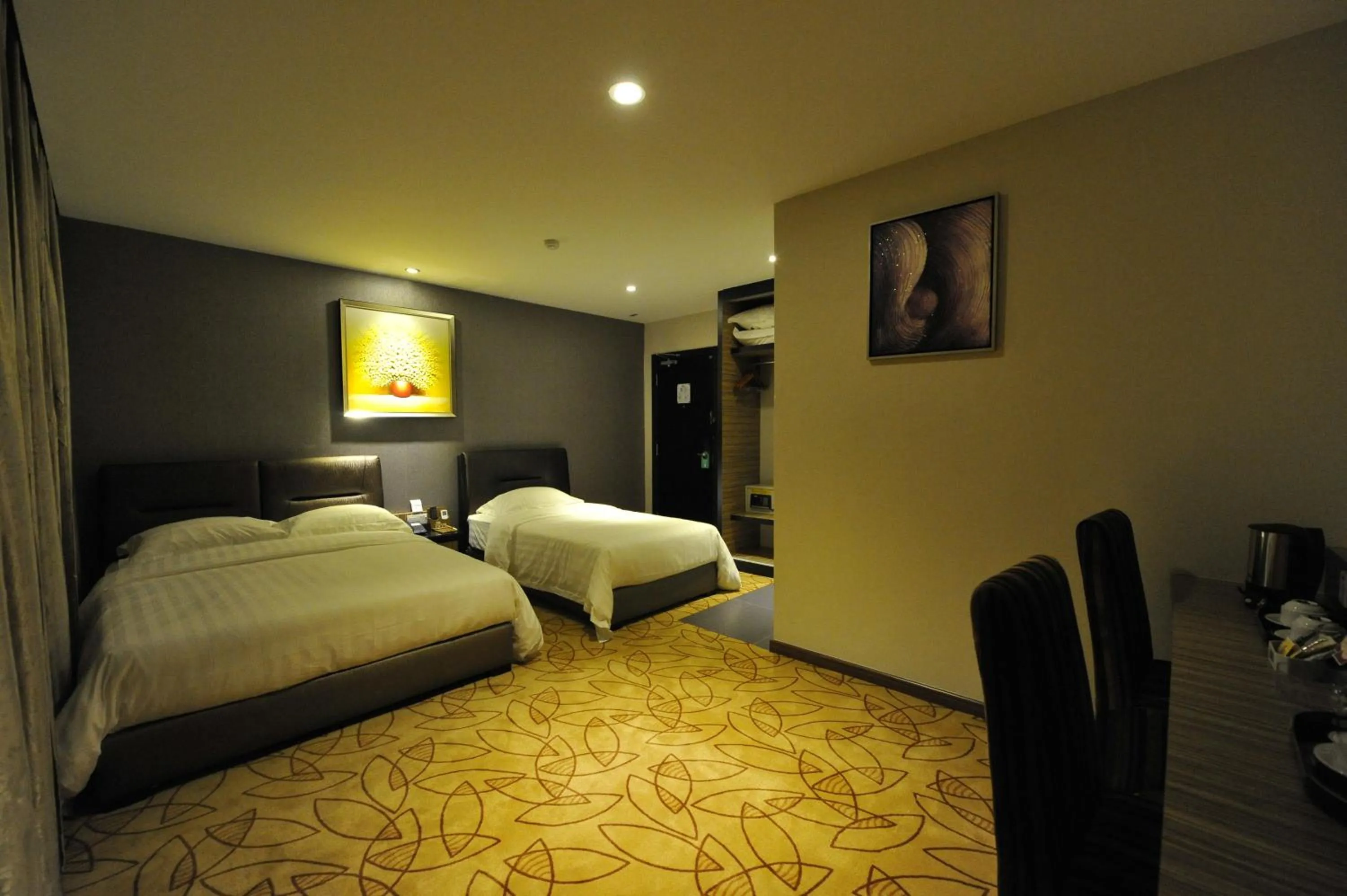 Photo of the whole room, Bed in Milano Hotel