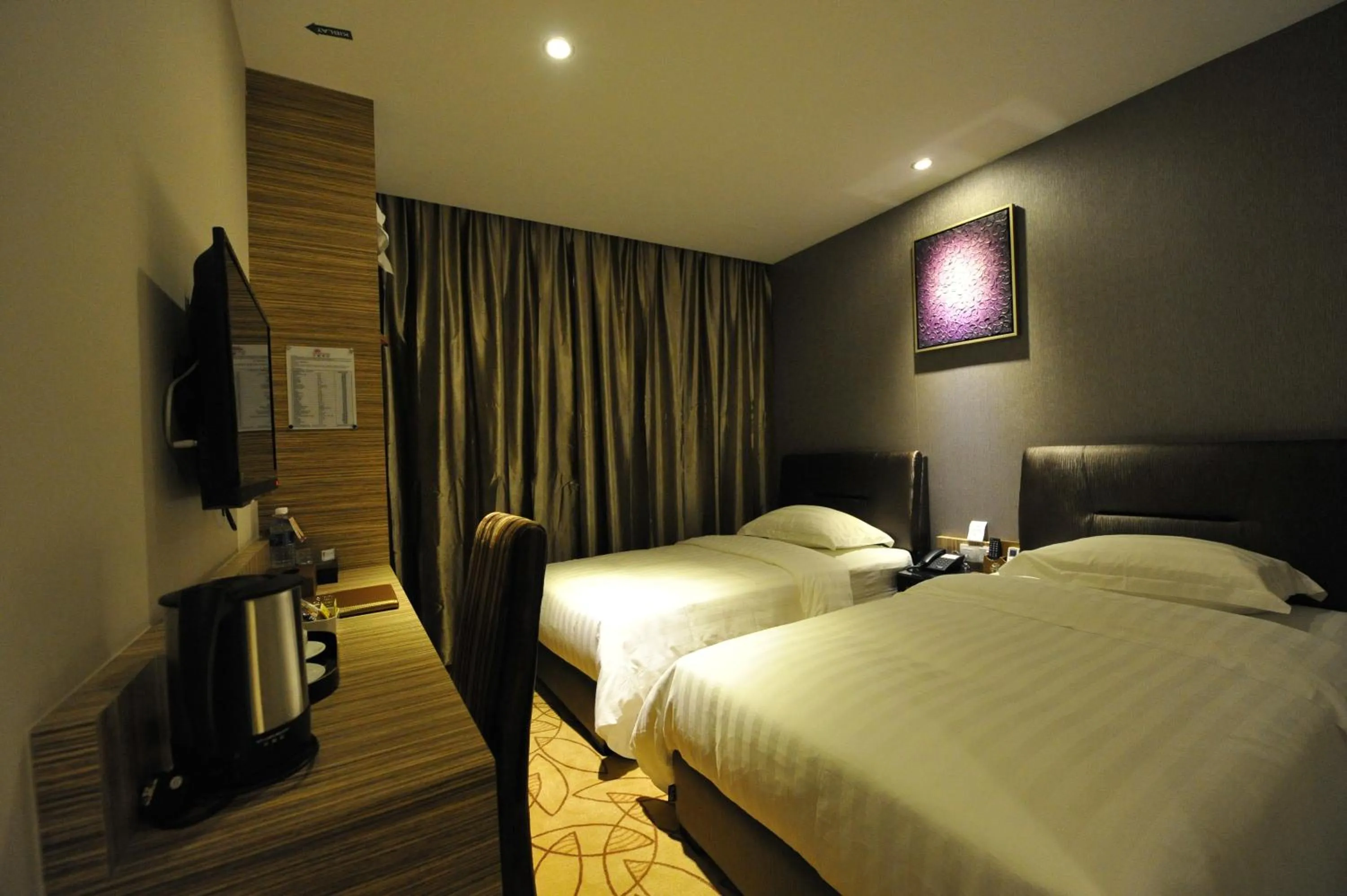 Photo of the whole room, Bed in Milano Hotel