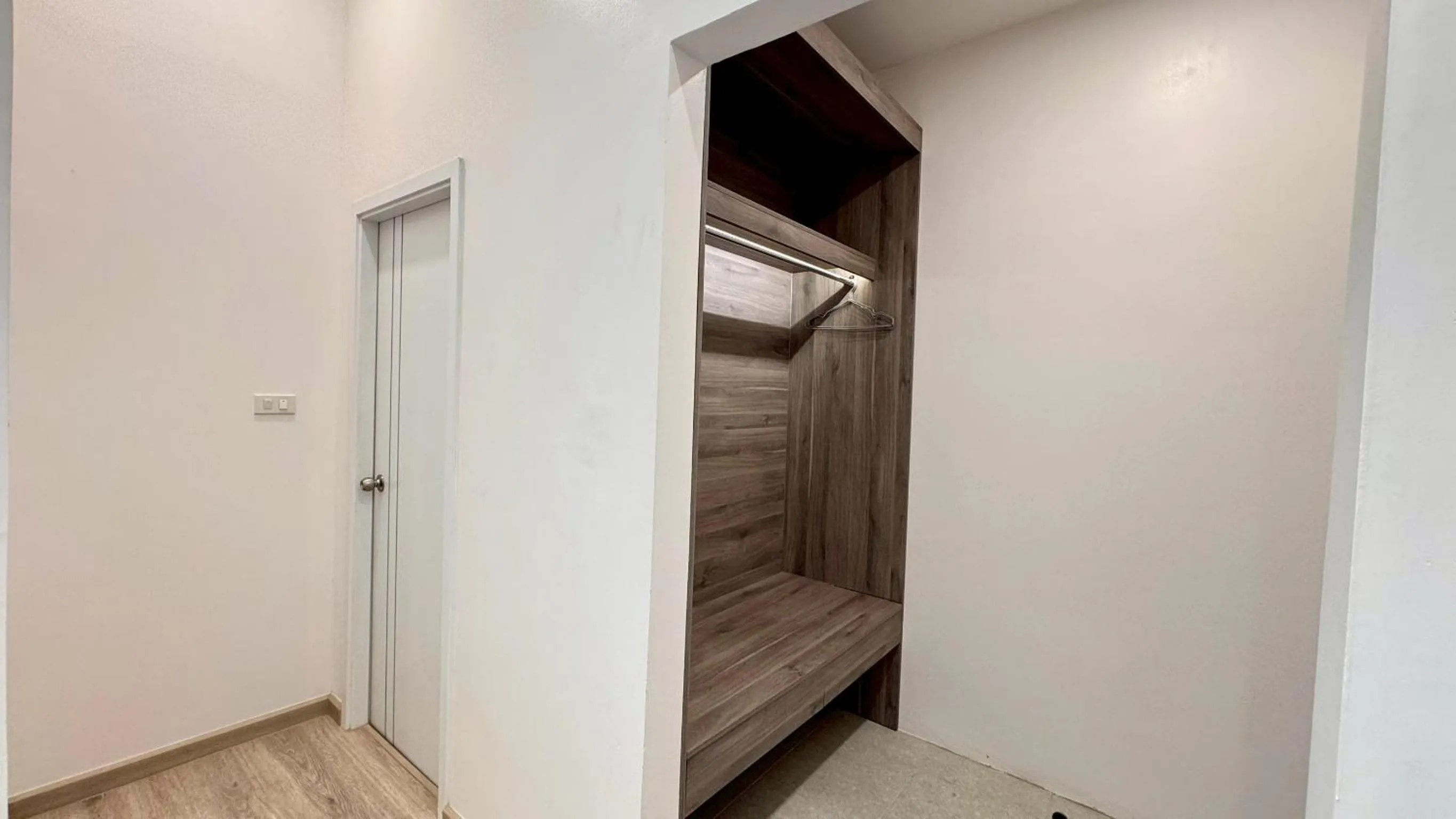 wardrobe in Baan Suan Khun Ta and Golf Resort