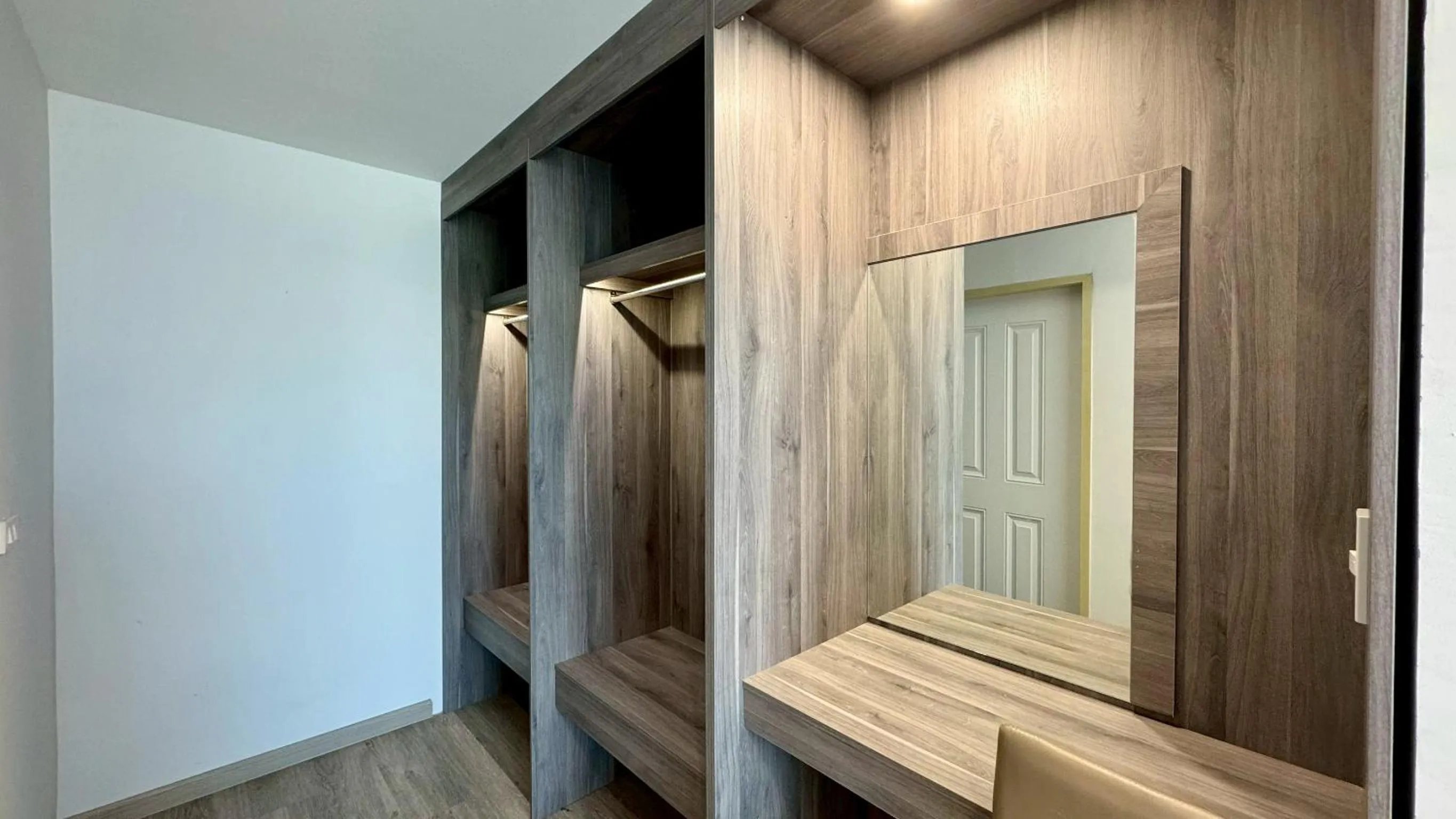 wardrobe in Baan Suan Khun Ta and Golf Resort