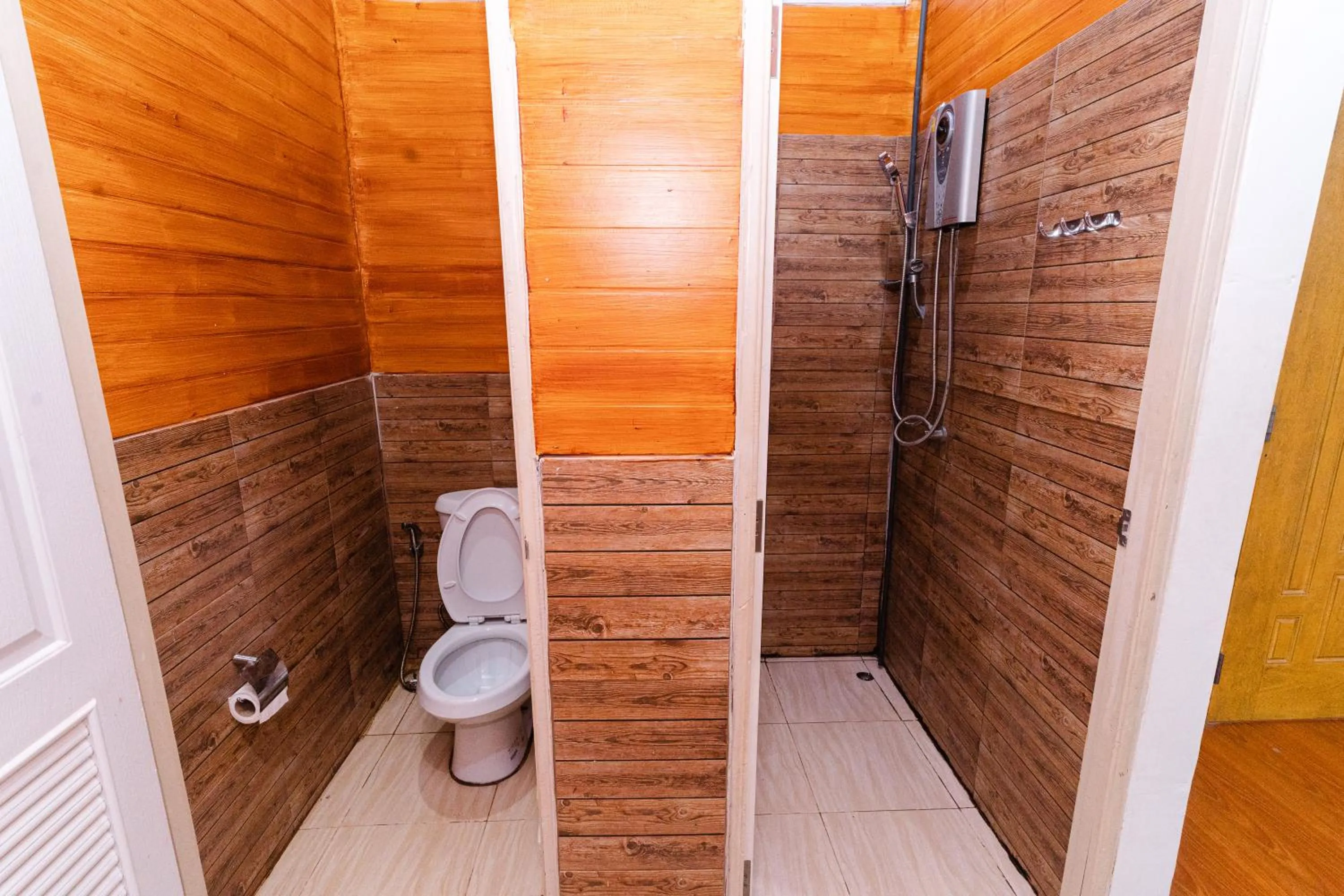 Shower in Baan Suan Khun Ta and Golf Resort