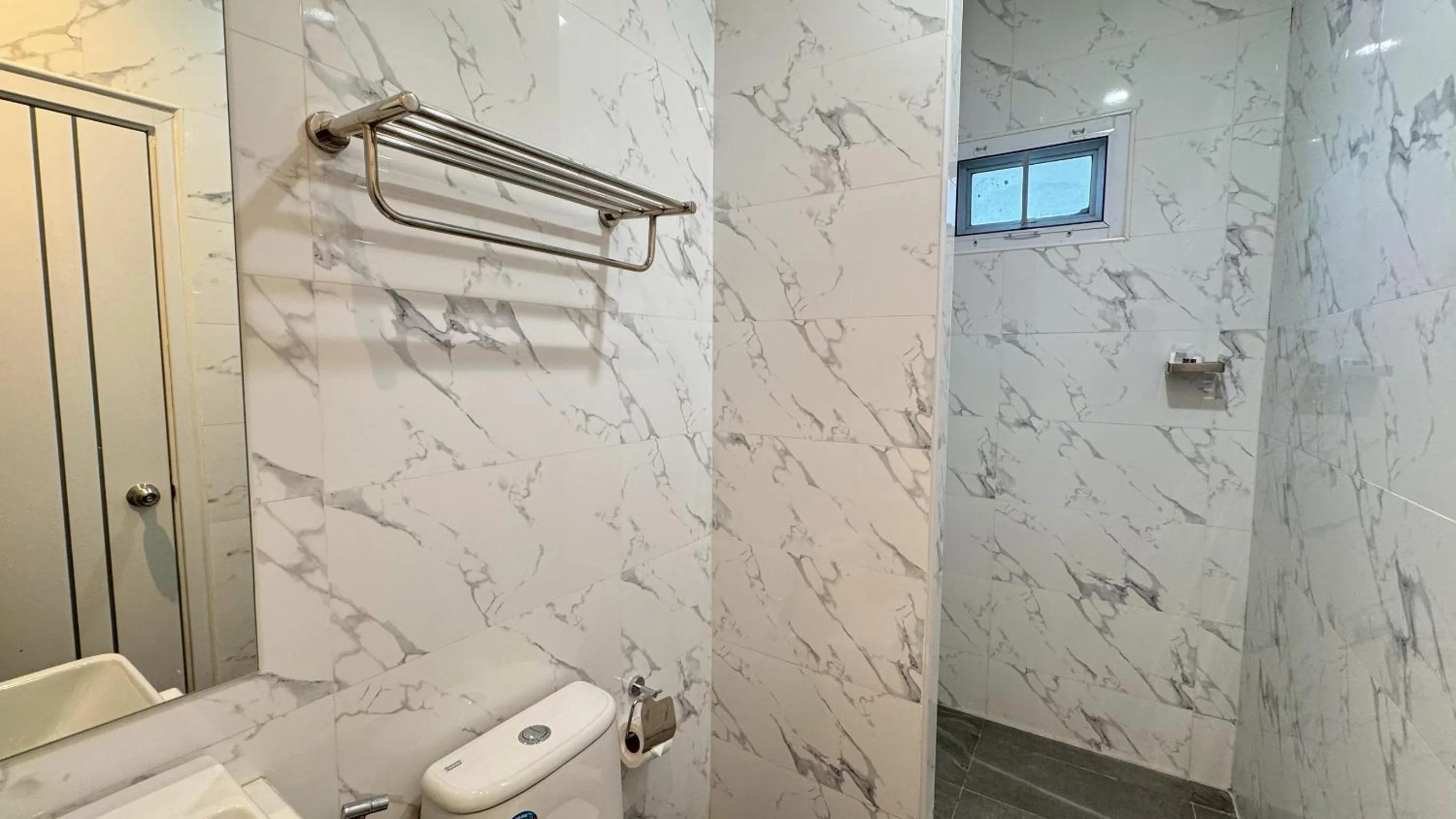 Toilet in Baan Suan Khun Ta and Golf Resort