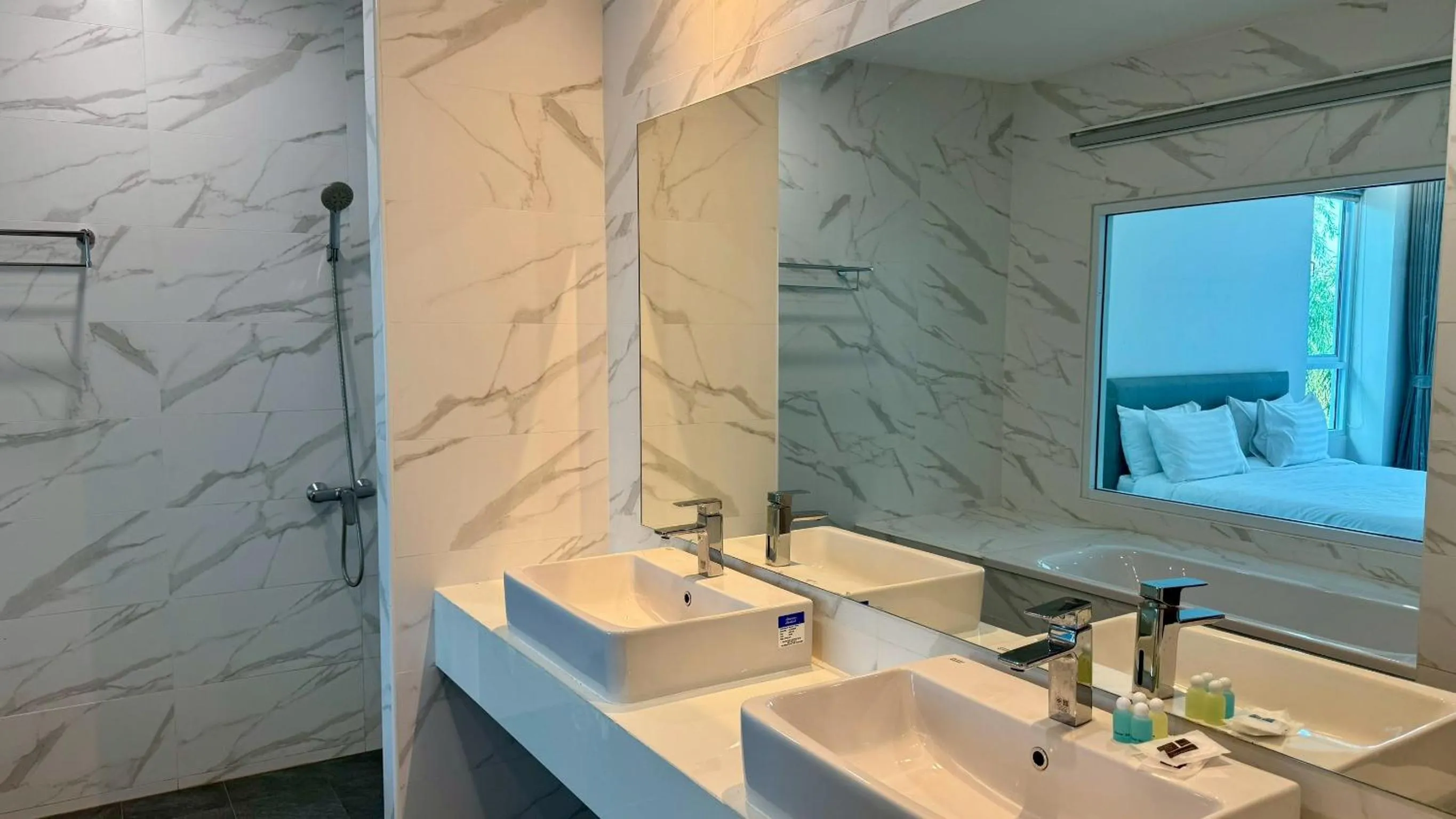 Shower in Baan Suan Khun Ta and Golf Resort