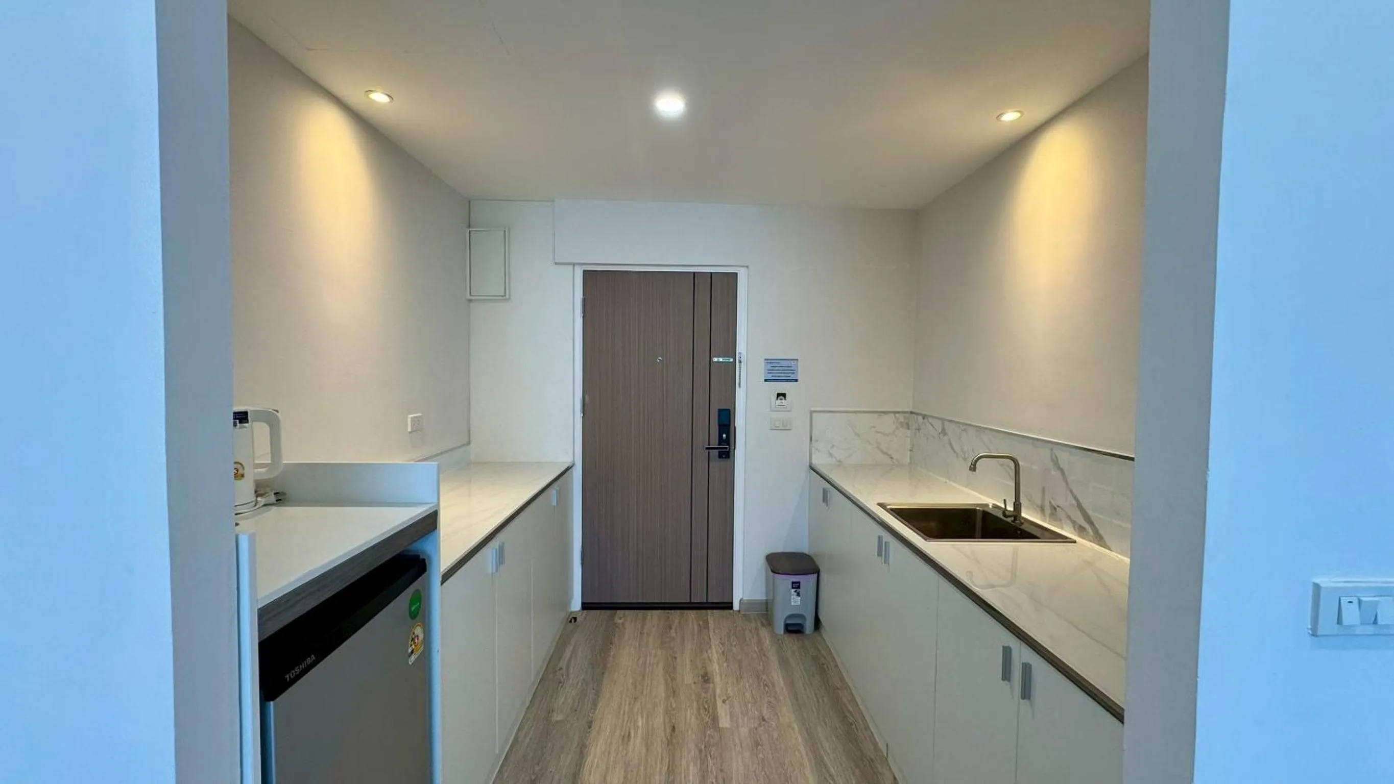 Kitchen or kitchenette, Bed in Baan Suan Khun Ta and Golf Resort