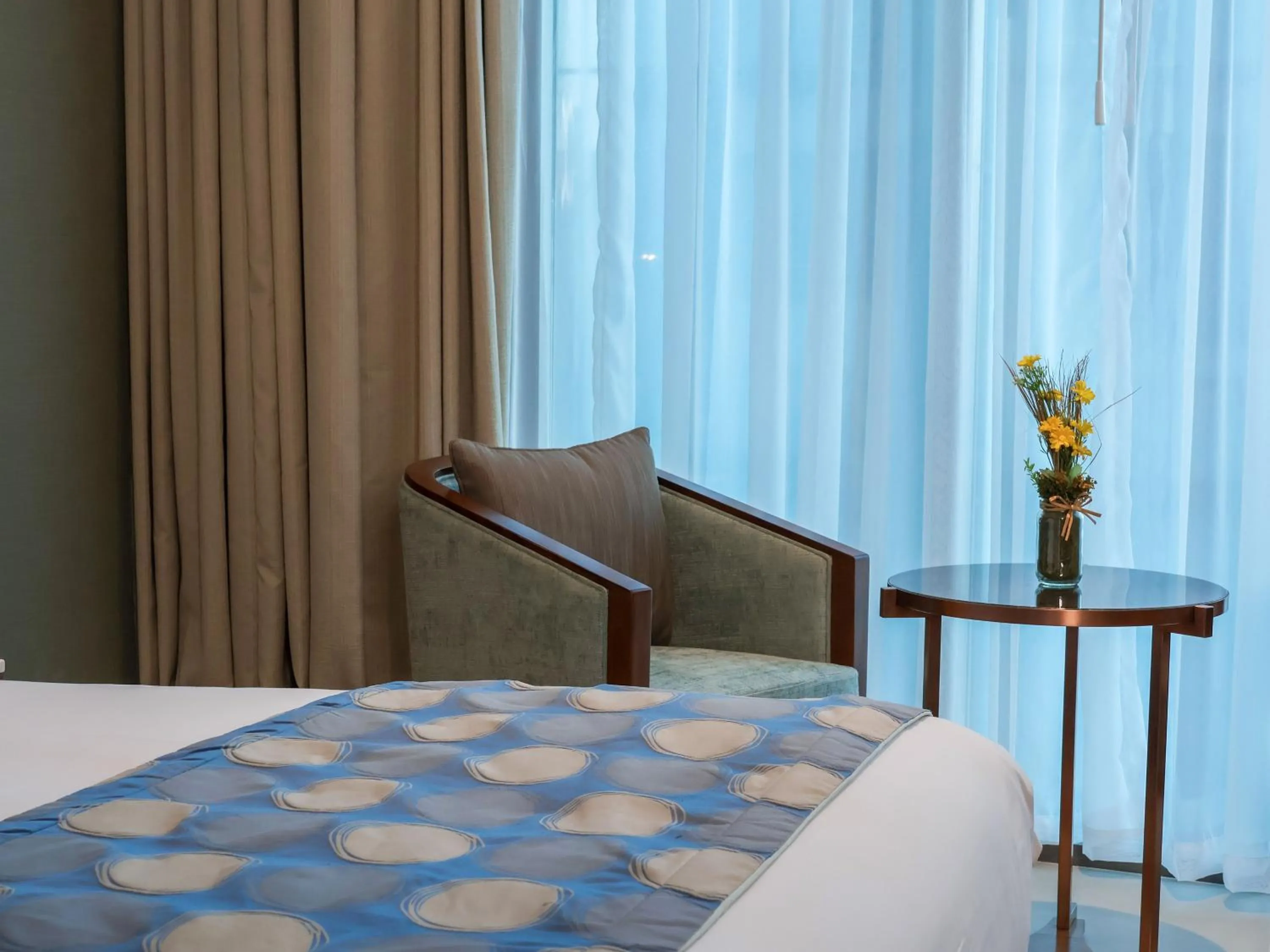 Seating area, Bed in The Seven Hotel