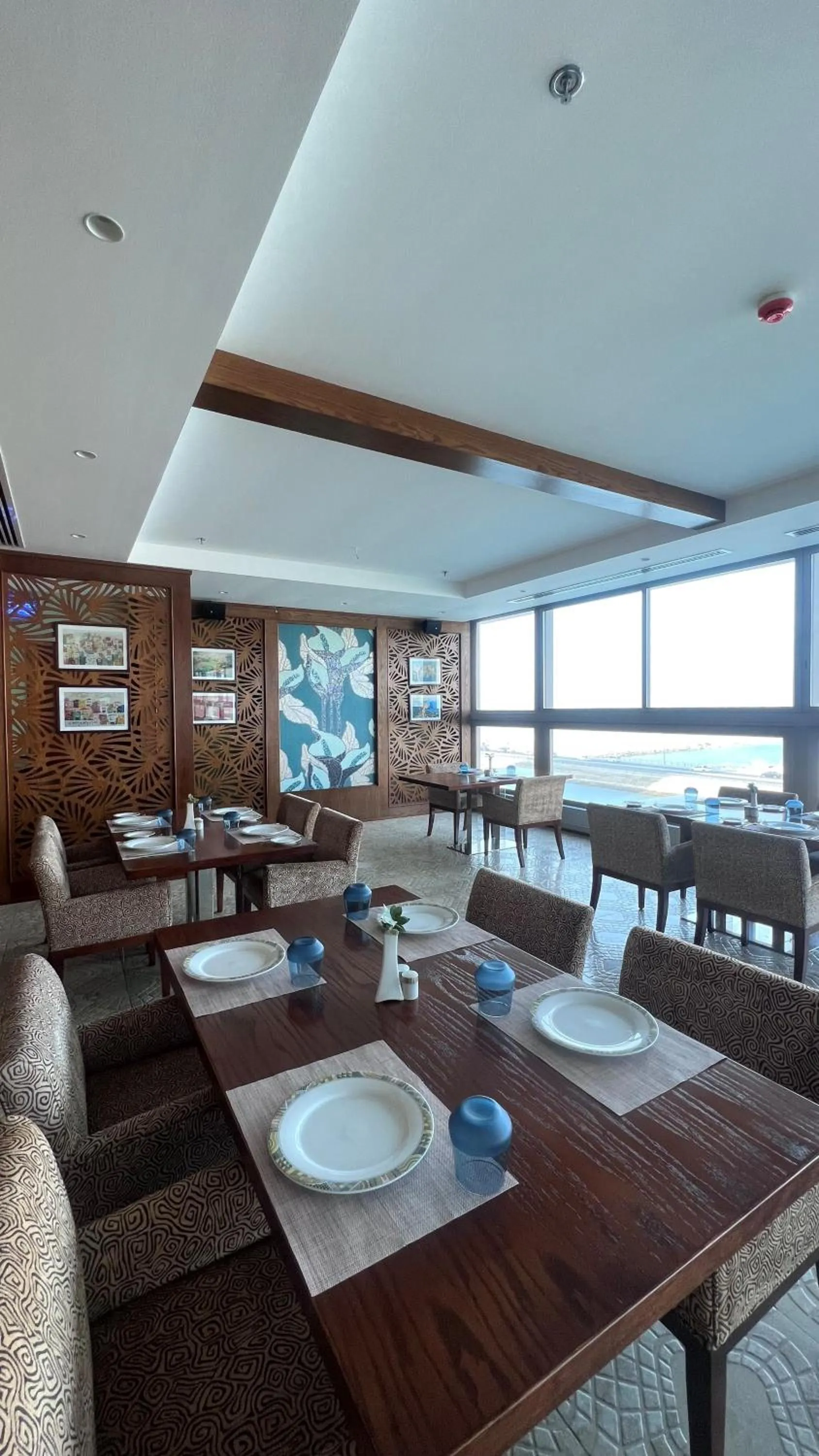 Restaurant/places to eat in The Seven Hotel