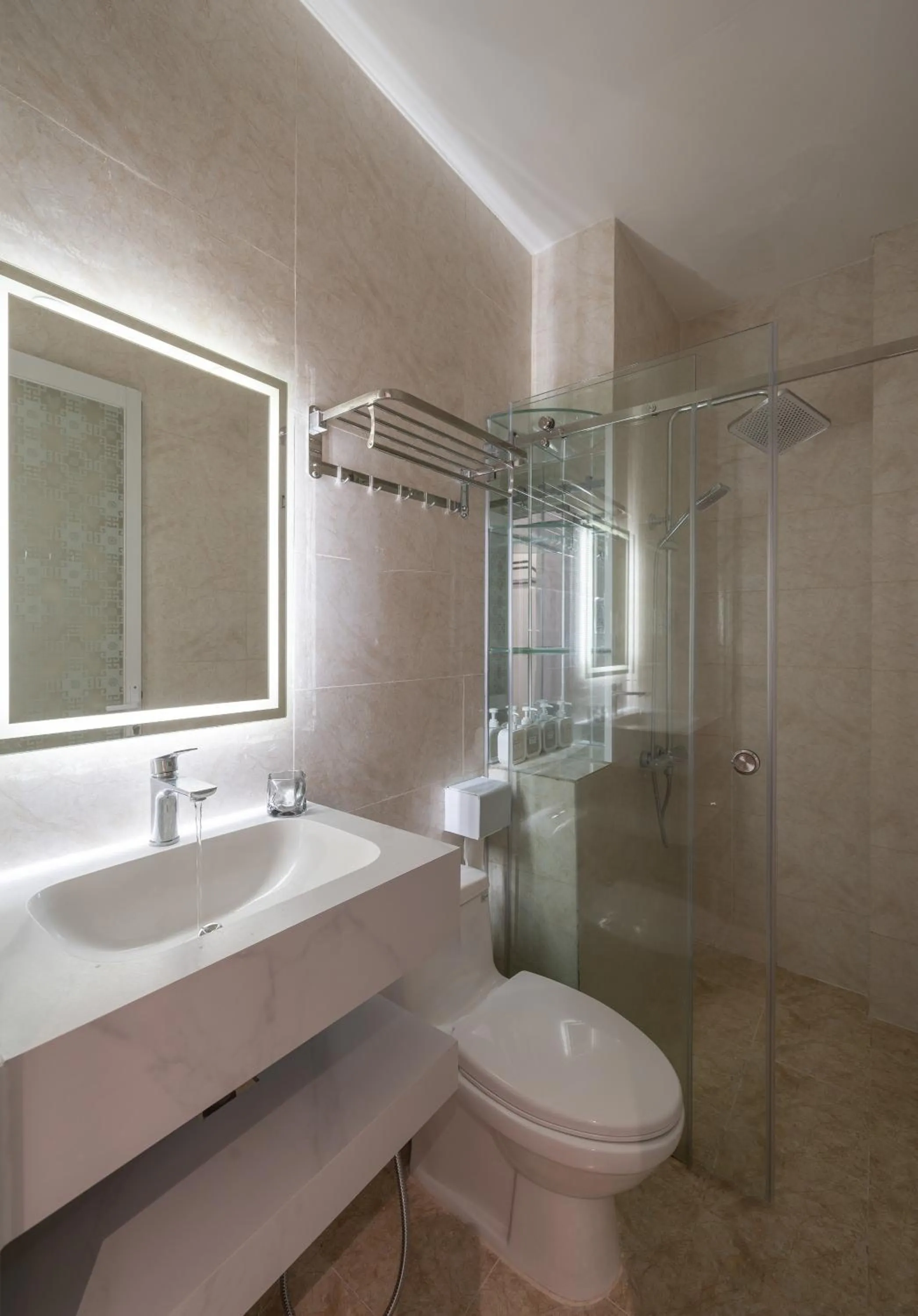 Toilet in The Cozy Inn Hotel Ho Chi Minh