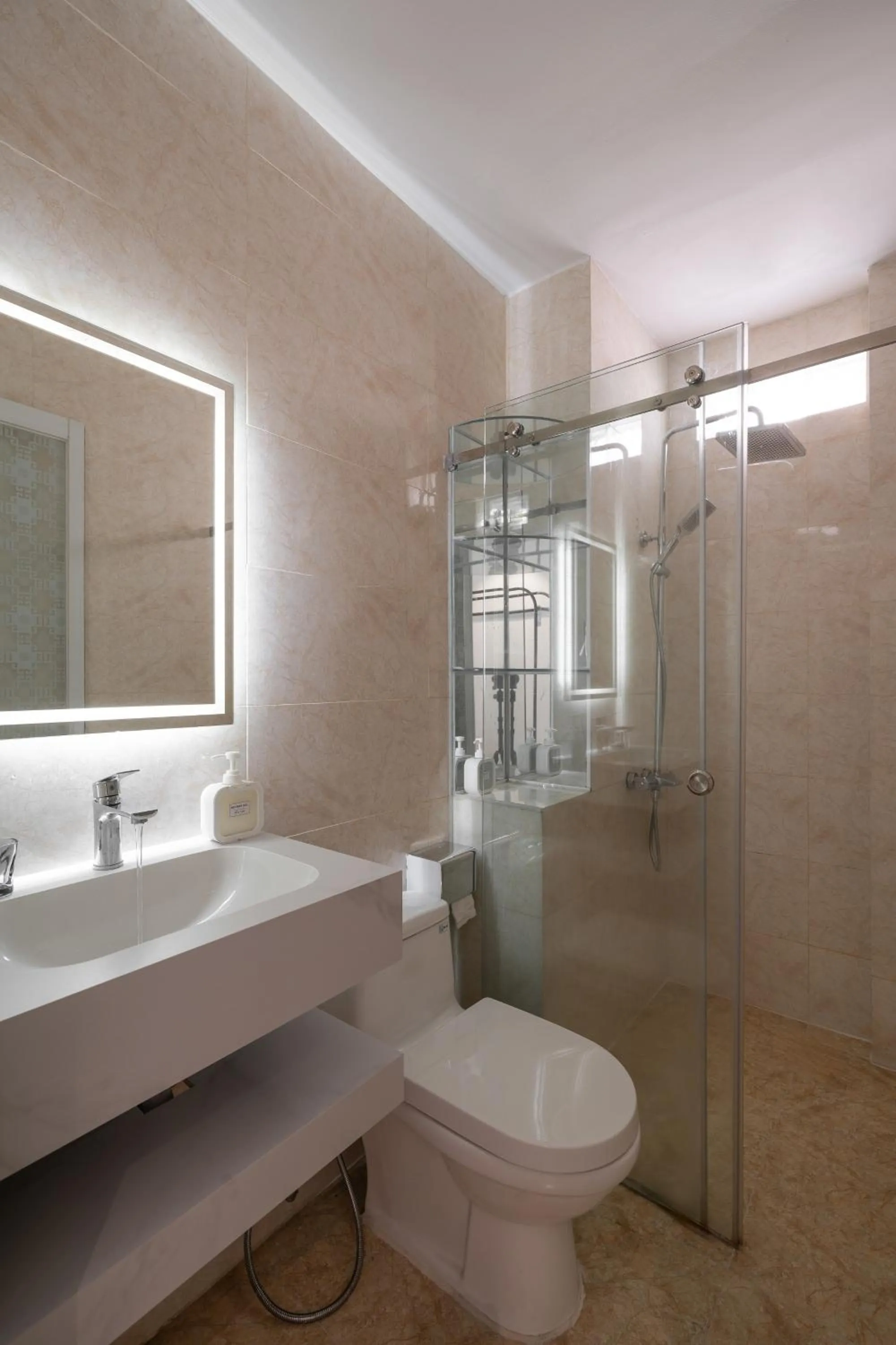 Toilet in The Cozy Inn Hotel Ho Chi Minh