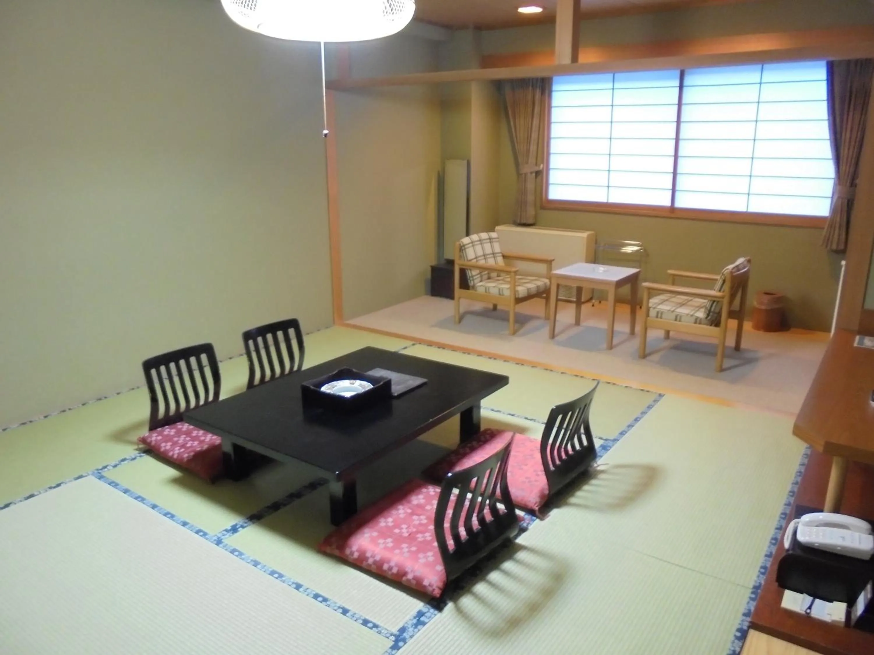 Photo of the whole room in Mount View Hotel