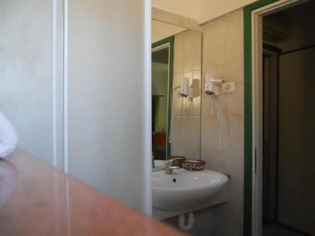 Bathroom in Hotel Traghetto