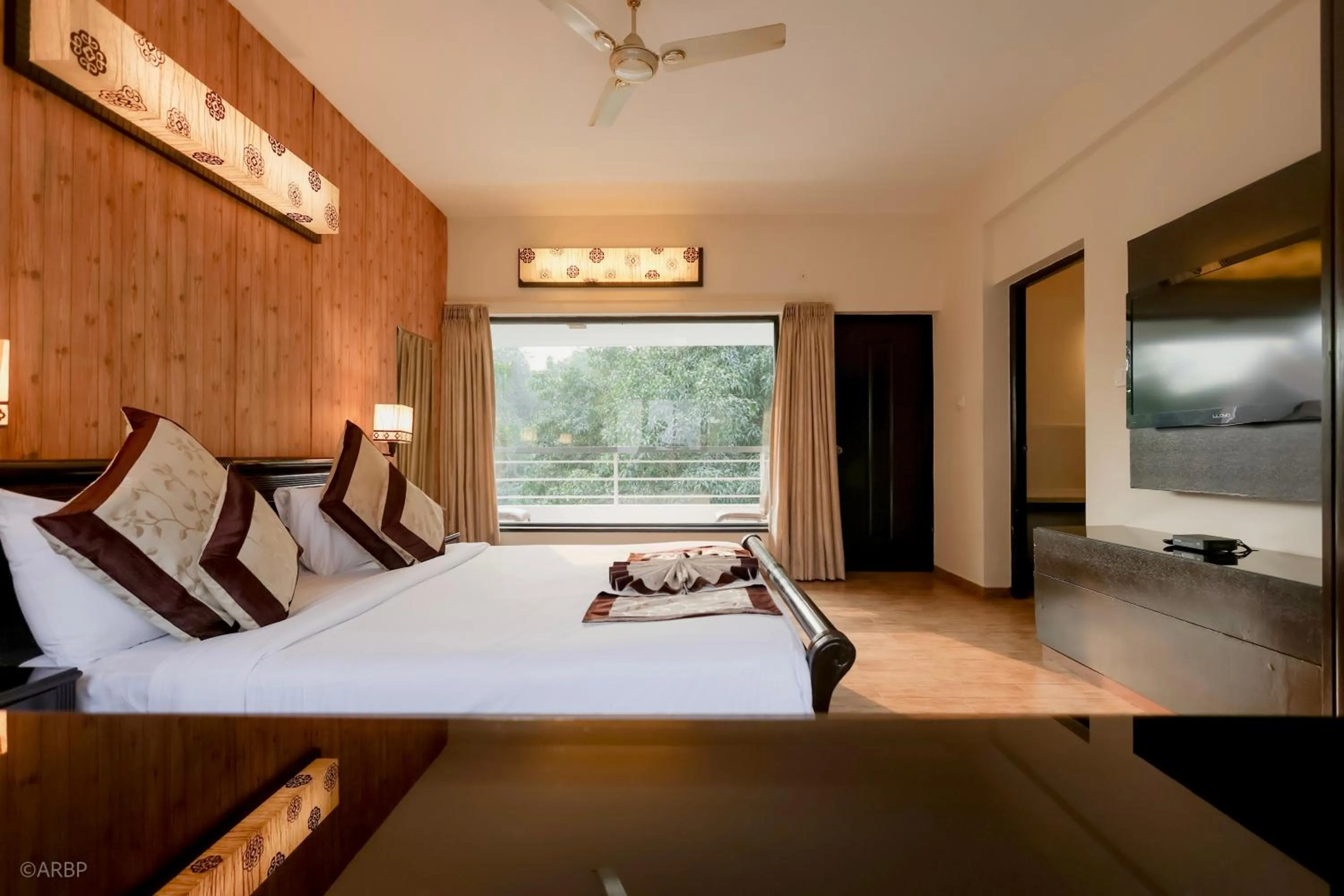 Bedroom, Bed in La Sunila suites Baga by WSI