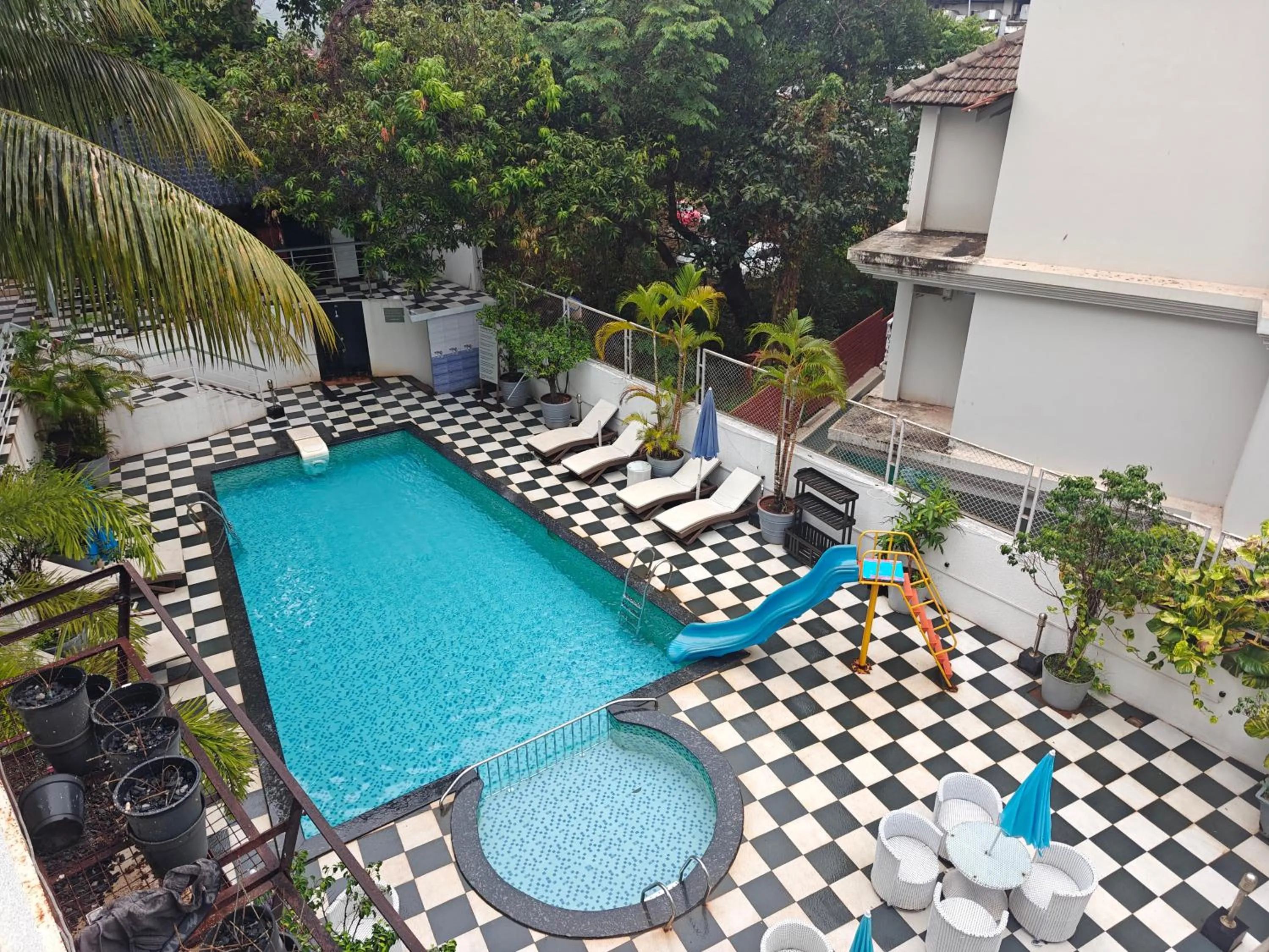 Property building in La Sunila suites Baga by WSI