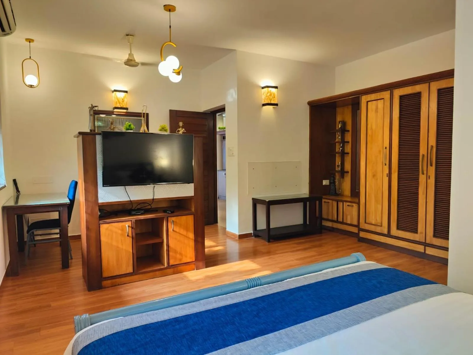 Bed in La Sunila suites Baga by WSI