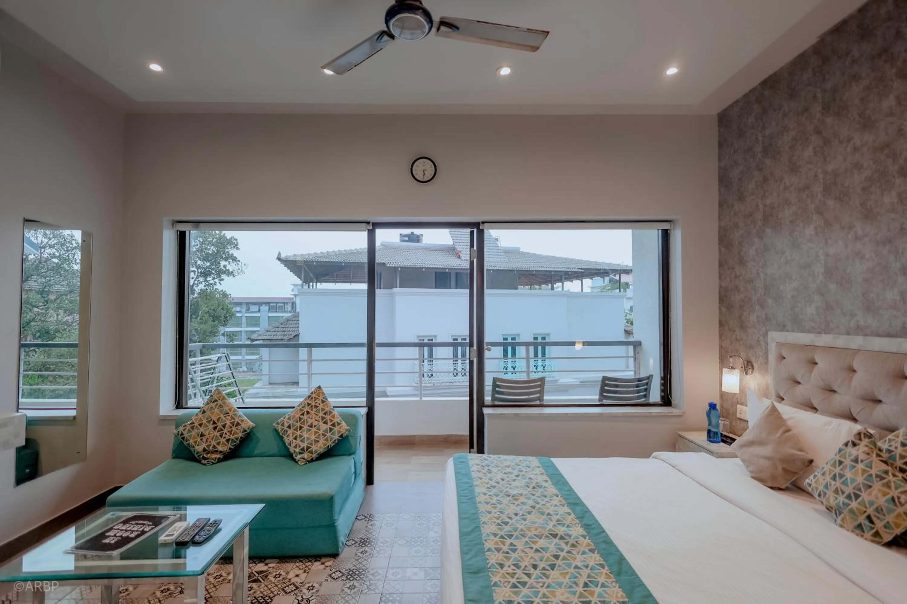 Bed in La Sunila suites Baga by WSI