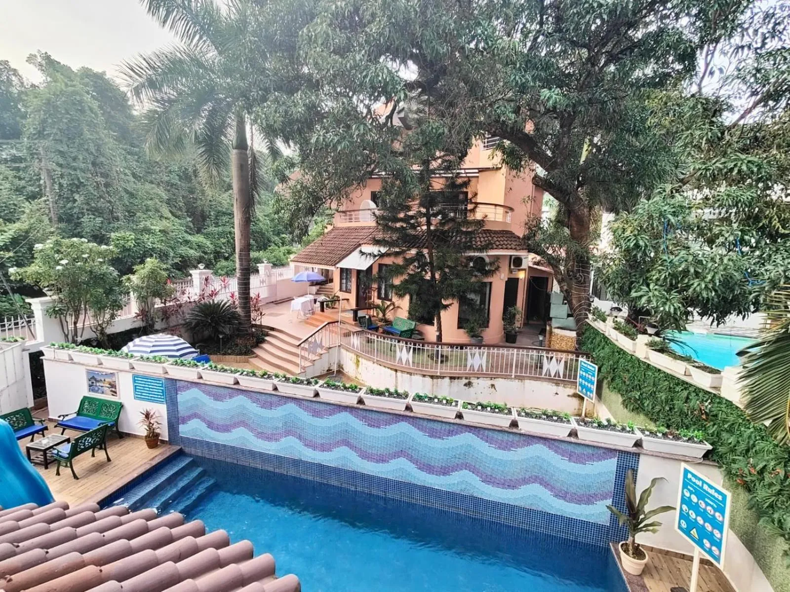 Property building in La Sunila suites Baga by WSI