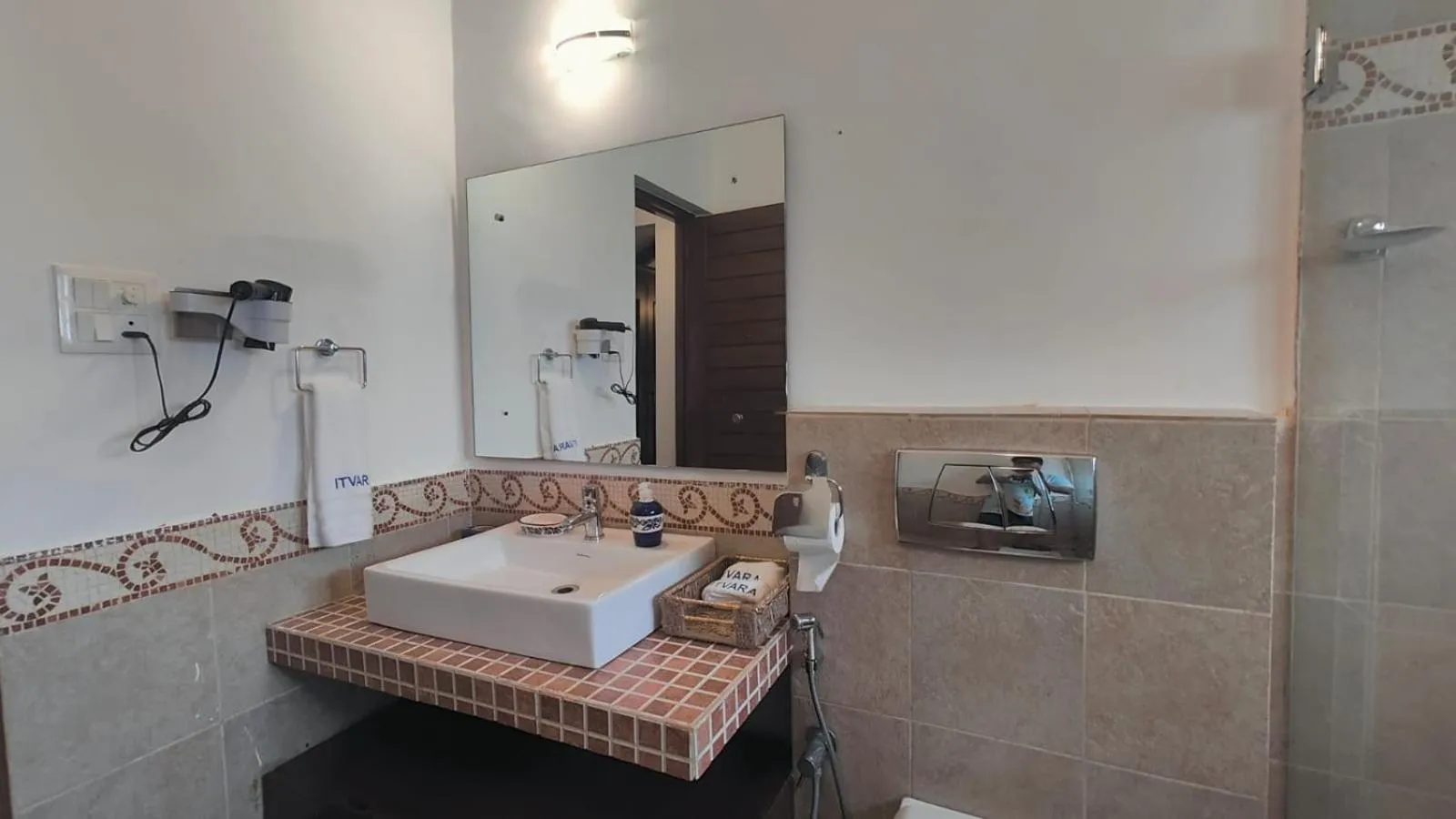 Shower in La Sunila suites Baga by WSI