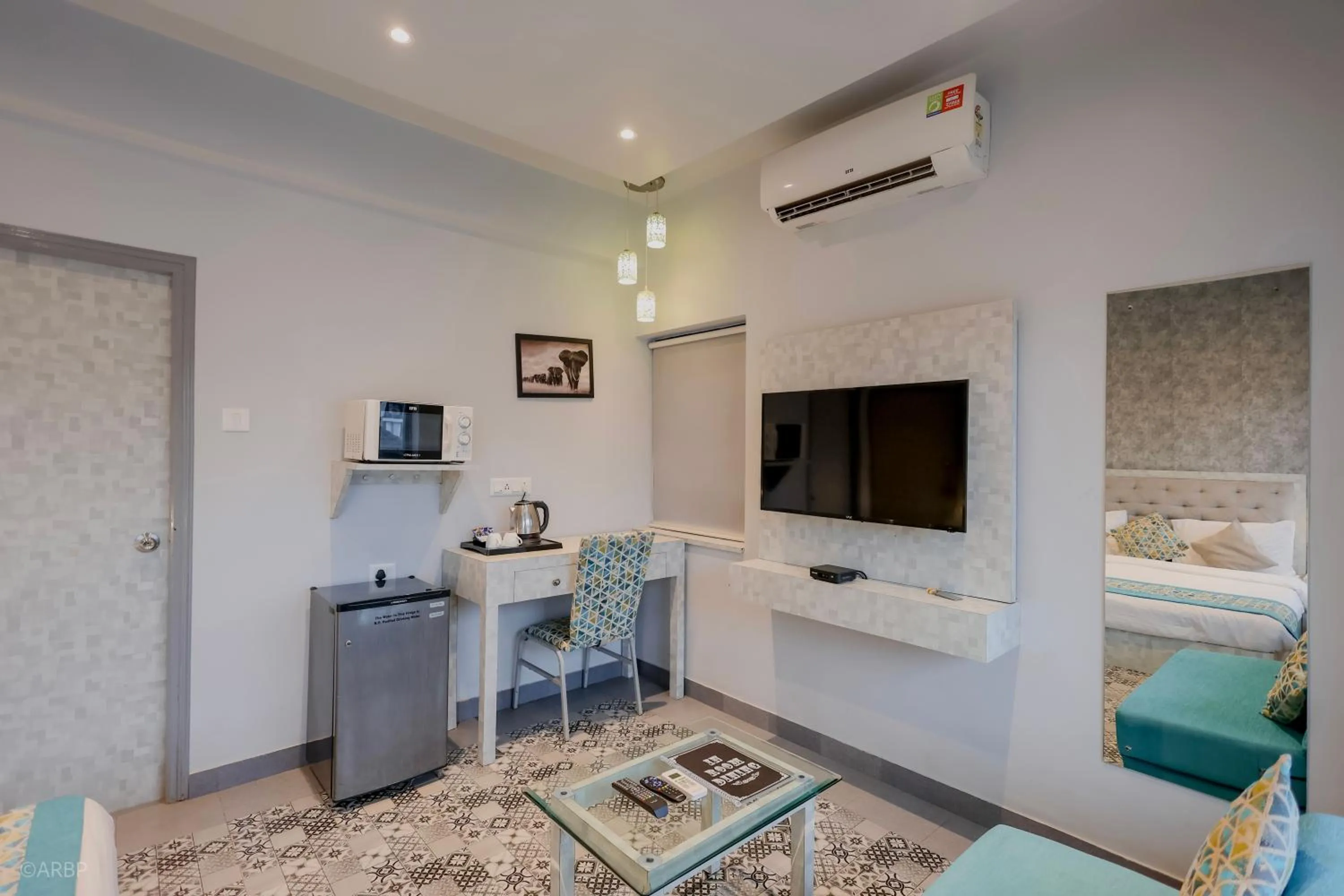 TV and multimedia in La Sunila suites Baga by WSI