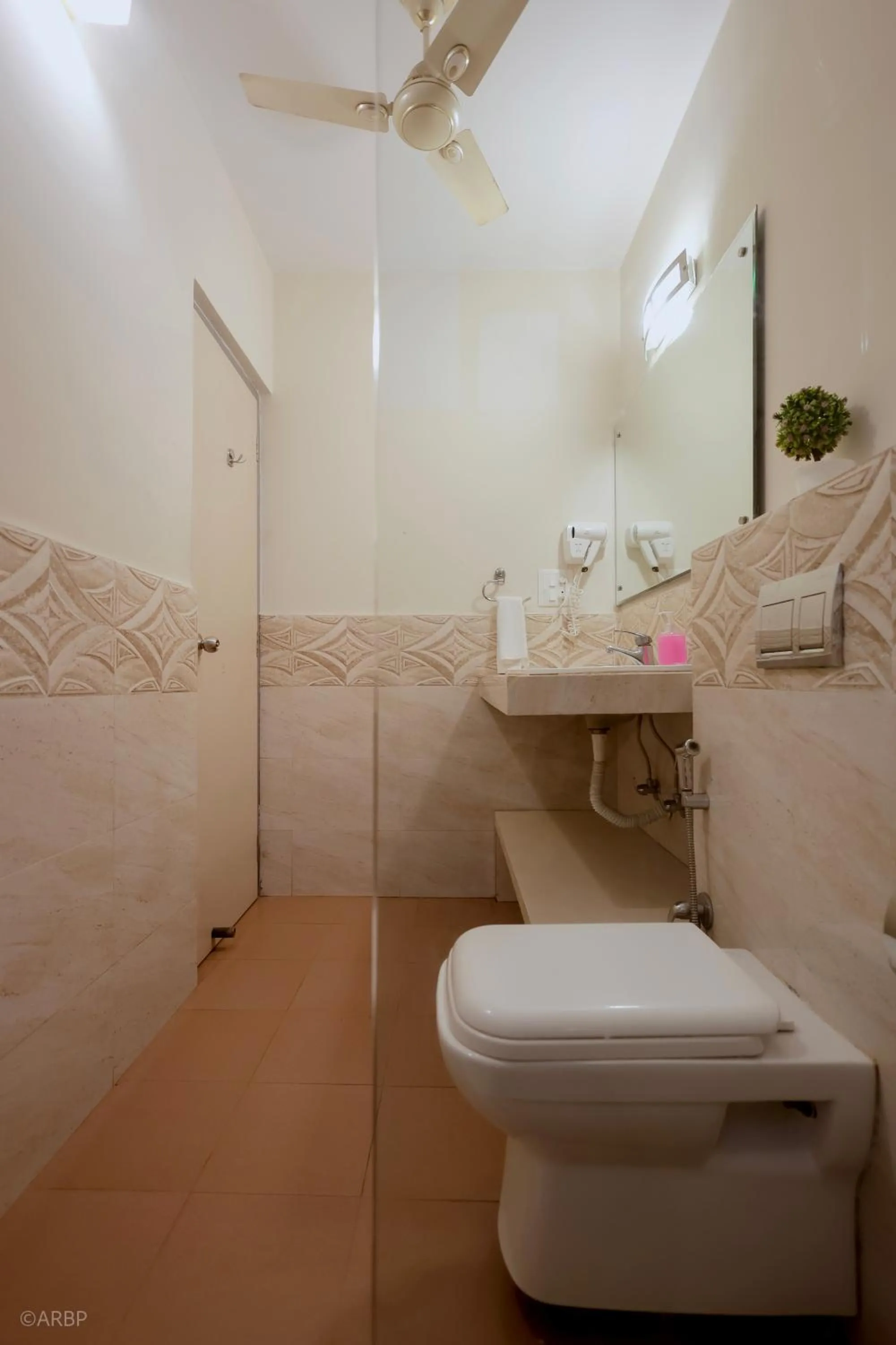 Bathroom in La Sunila suites Baga by WSI