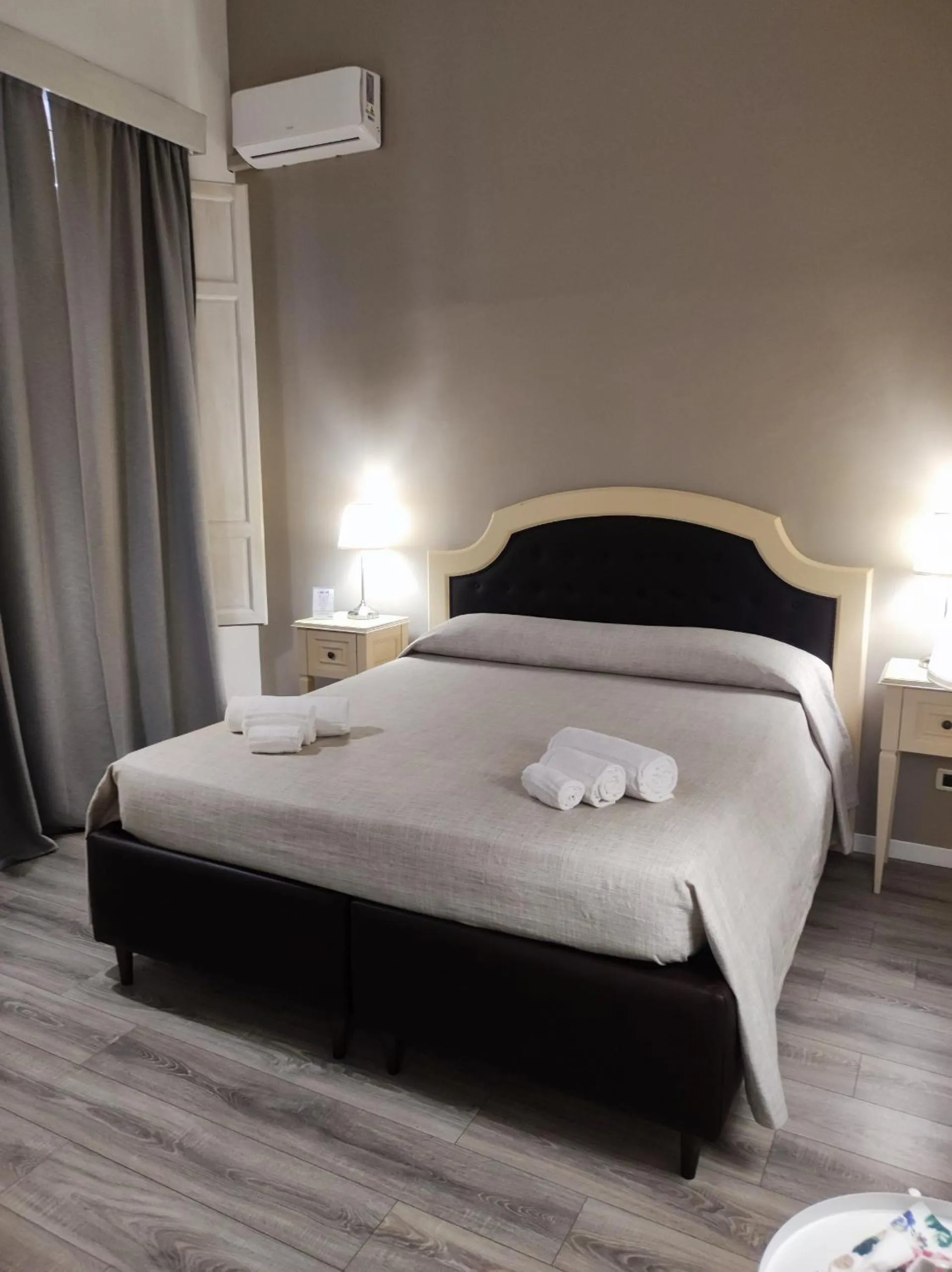 Bed in La Collegiata Guest House