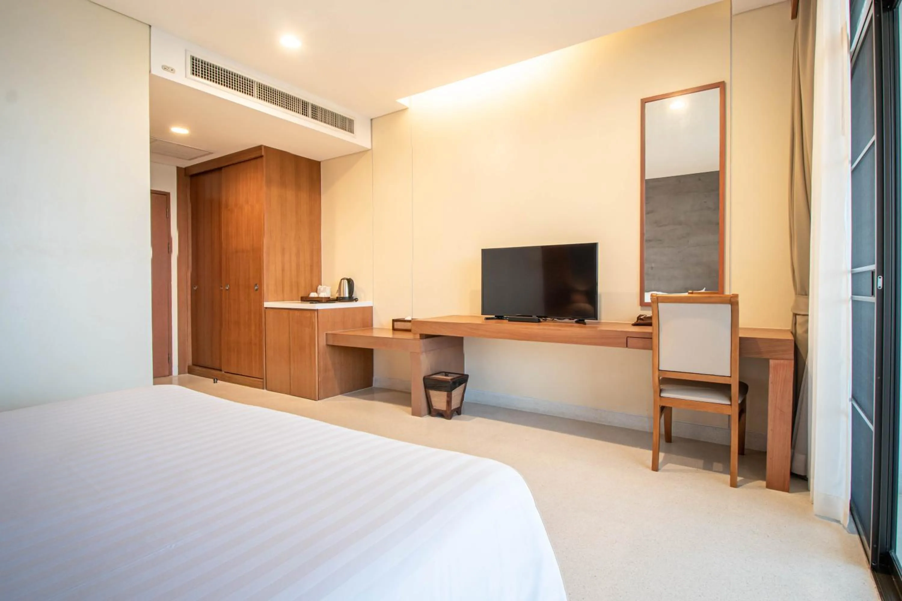 TV and multimedia in Sea Sand Sun Hua Hin by JC Kevin Hotel & Resort