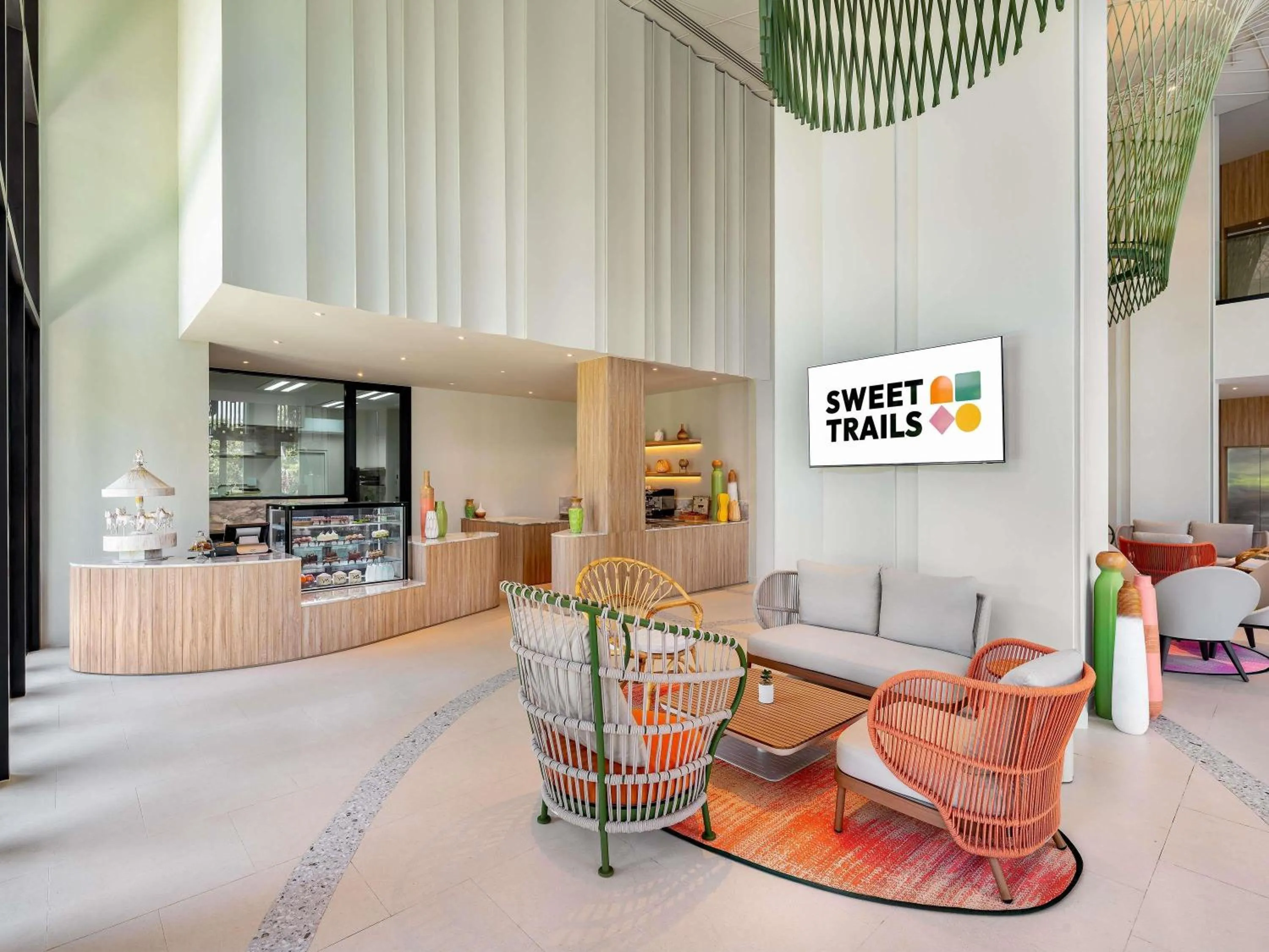 Lounge or bar in Mercure Rayong Lomtalay Villas & Resort