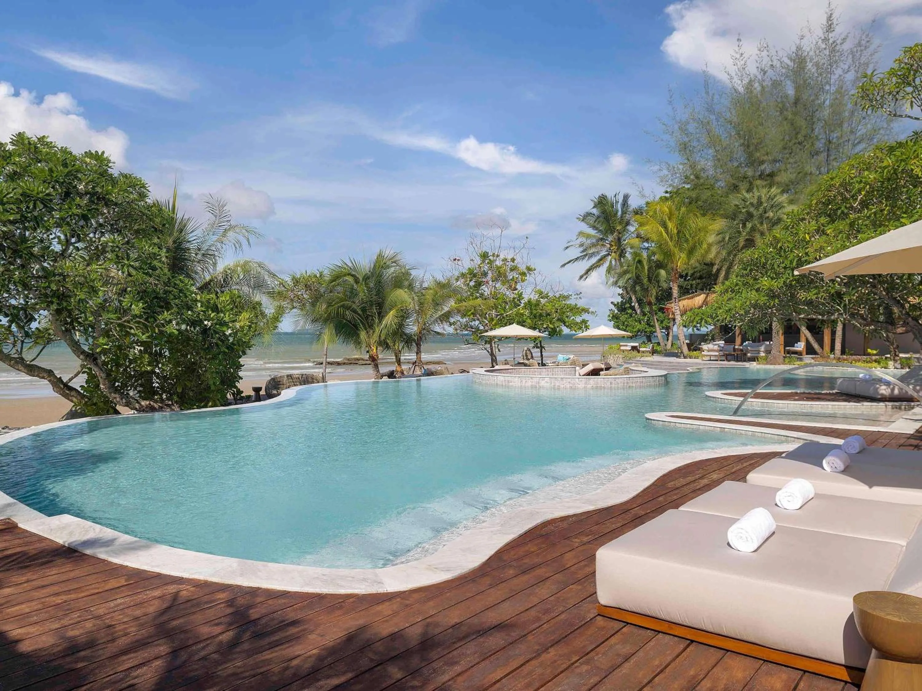 Pool view in Mercure Rayong Lomtalay Villas & Resort