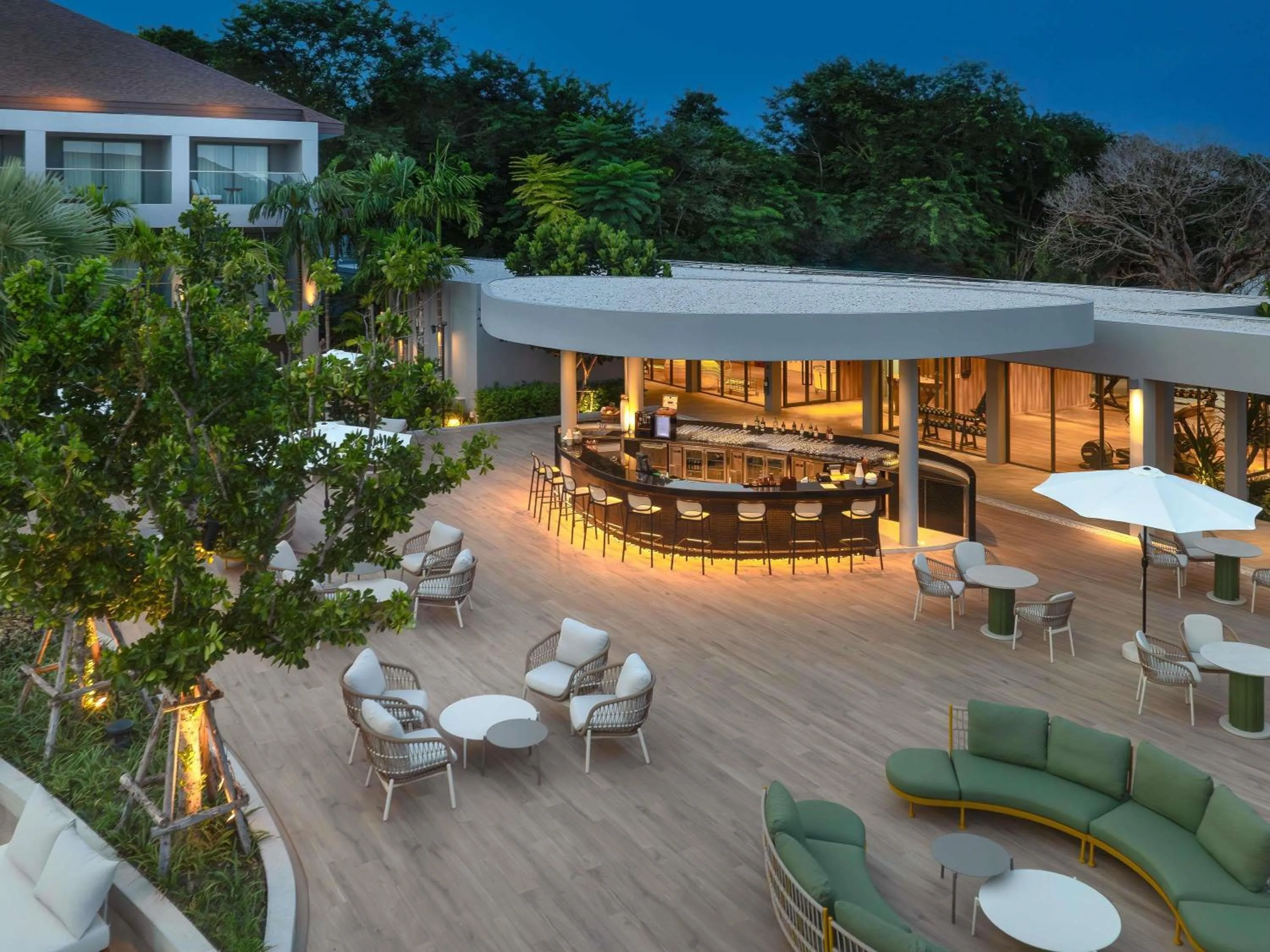 Lounge or bar in Mercure Rayong Lomtalay Villas & Resort
