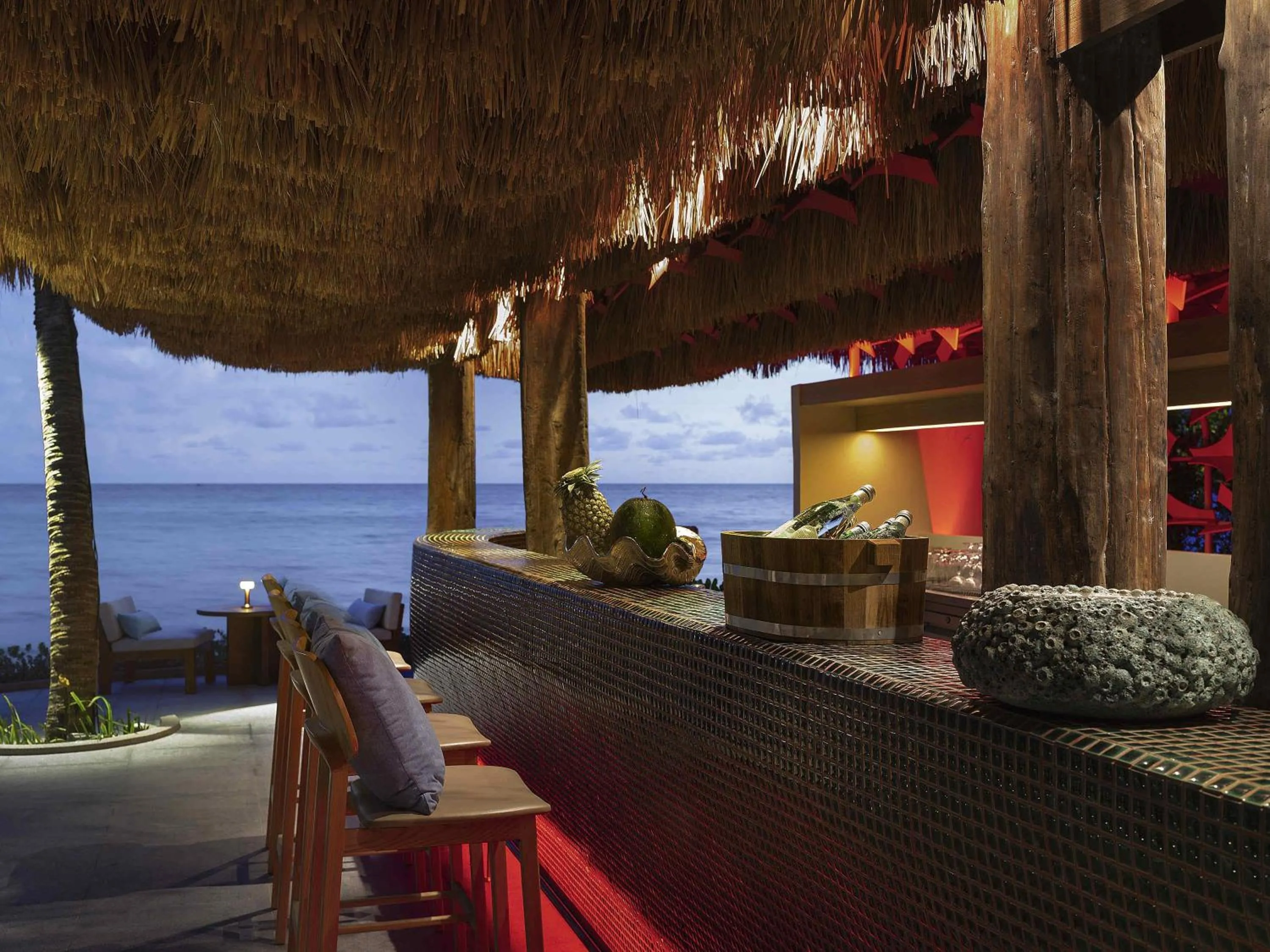 Lounge or bar in Mercure Rayong Lomtalay Villas & Resort