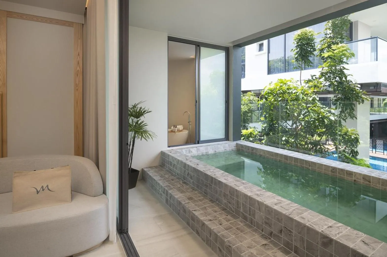 Swimming pool in Mercure Rayong Lomtalay Villas & Resort