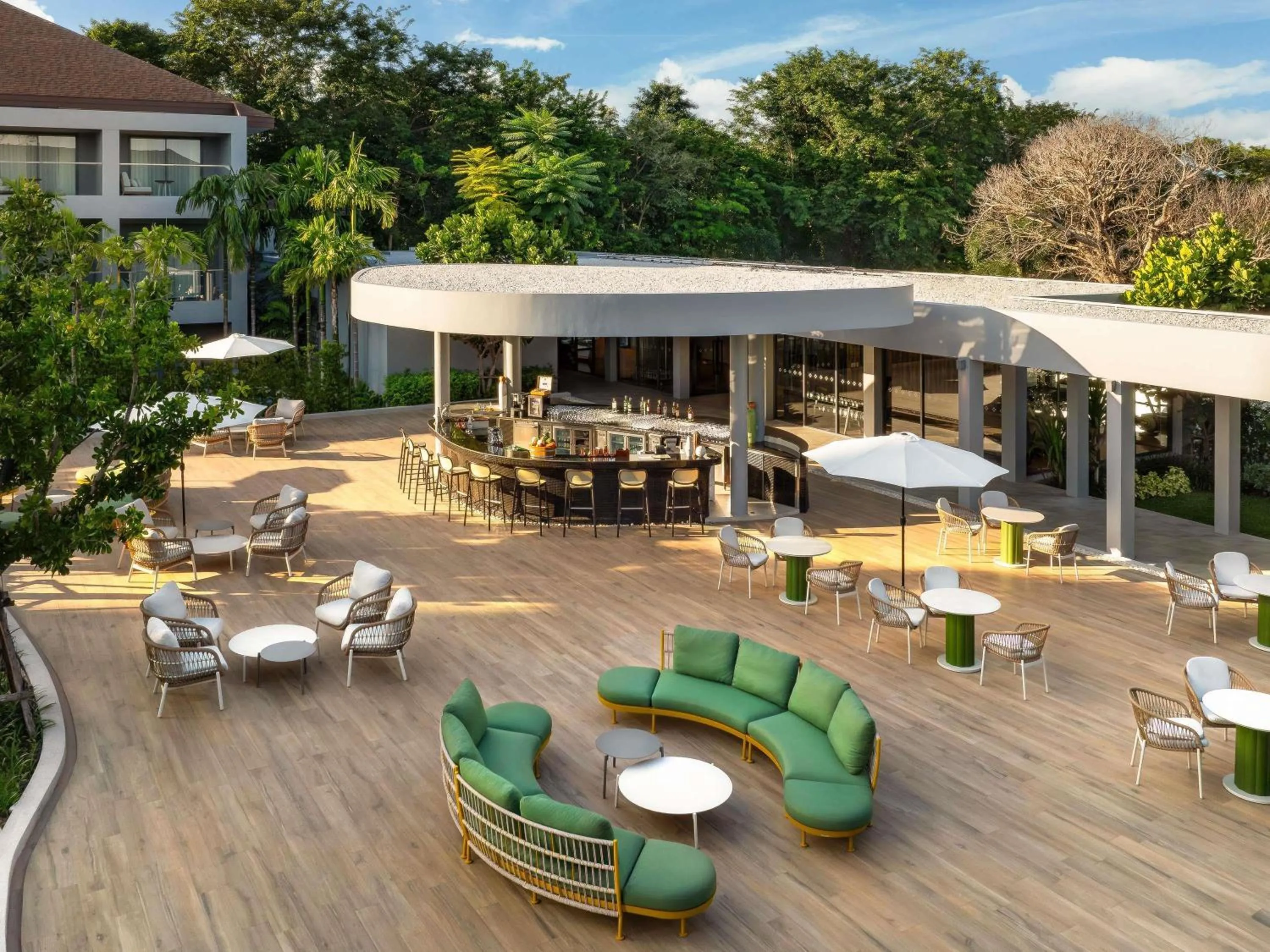 Lounge or bar in Mercure Rayong Lomtalay Villas & Resort