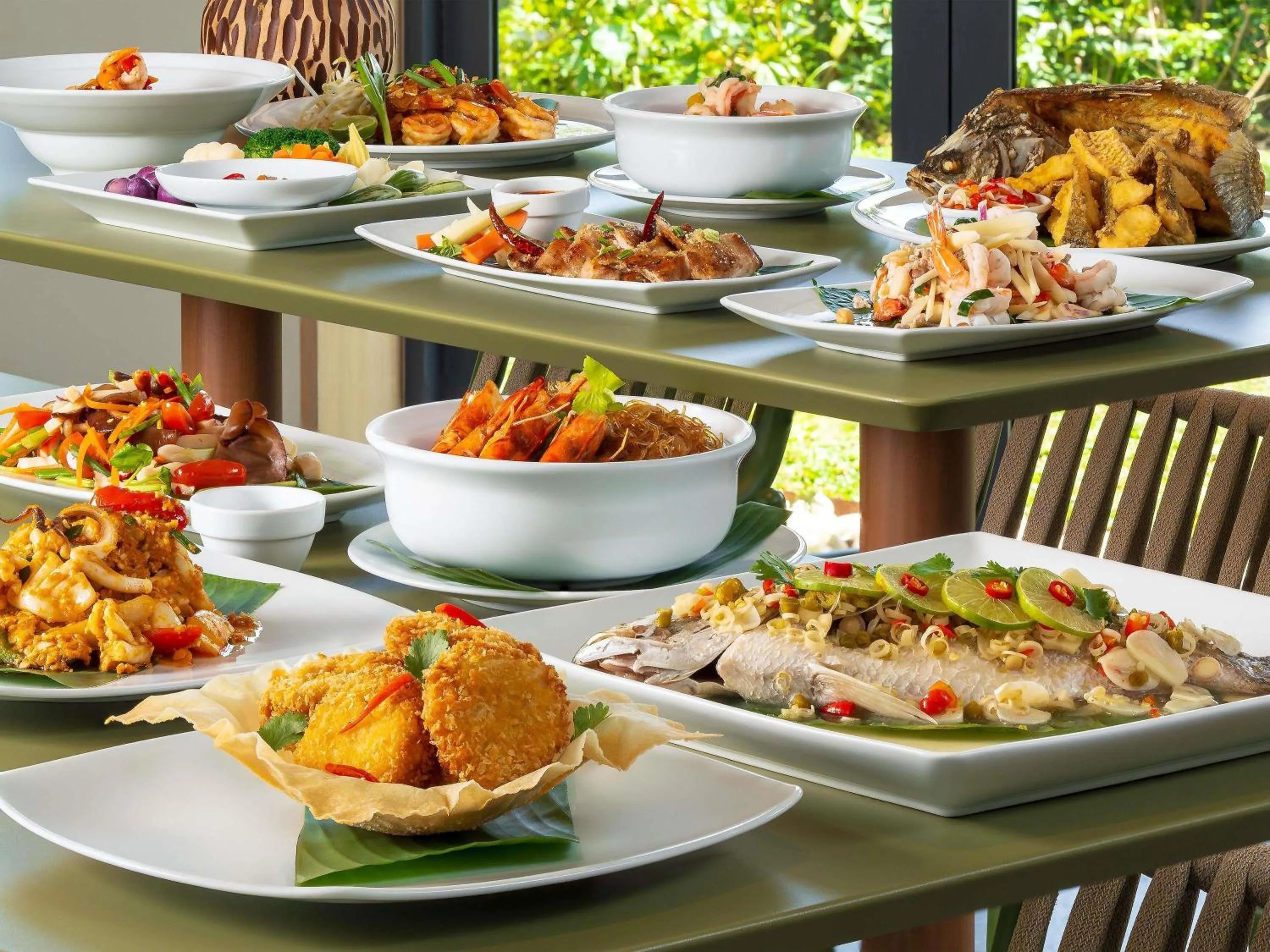 Restaurant/places to eat in Mercure Rayong Lomtalay Villas & Resort