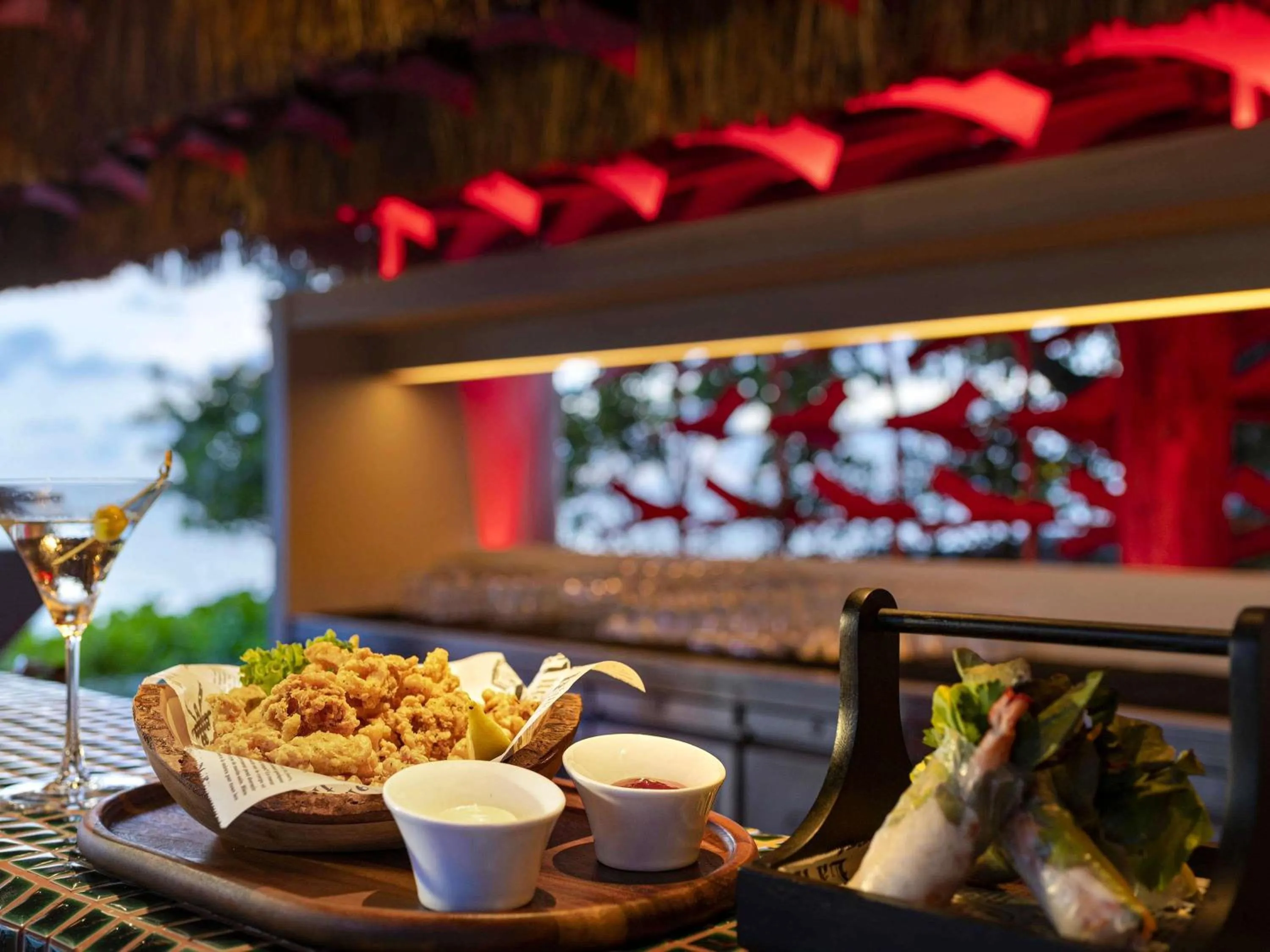 Lounge or bar in Mercure Rayong Lomtalay Villas & Resort