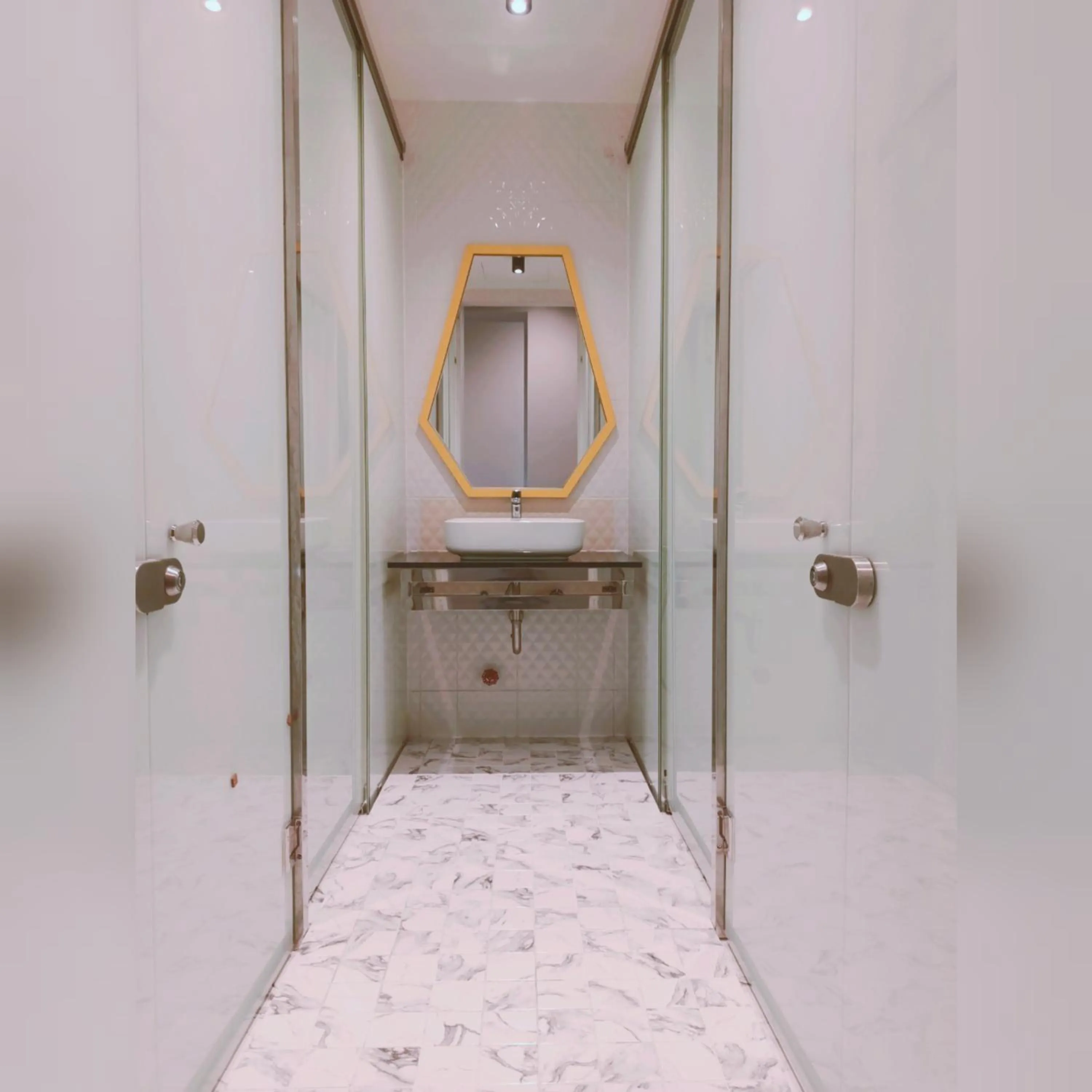 Shower in Icon Hotel Hatyai