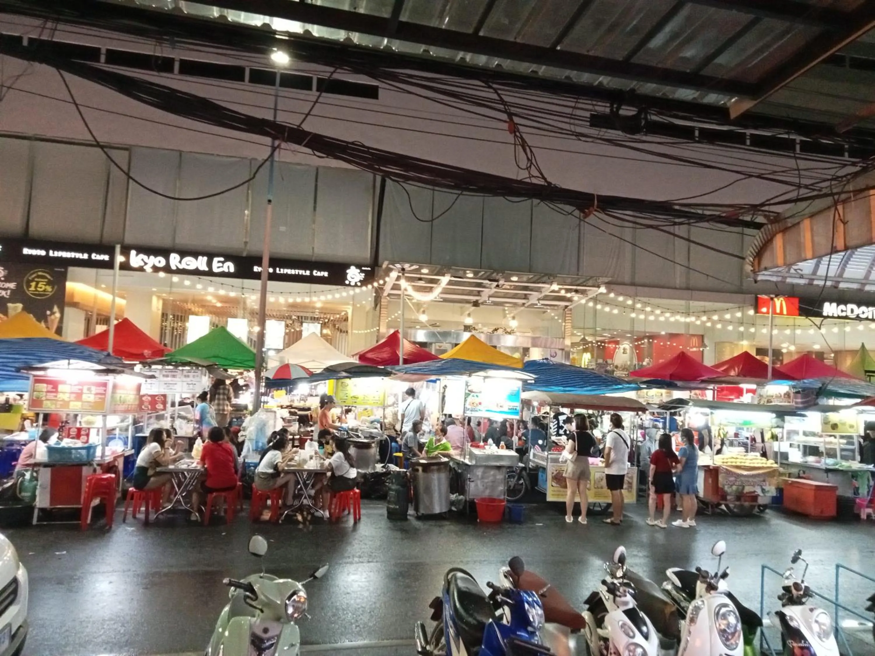 Shopping Area in Icon Hotel Hatyai